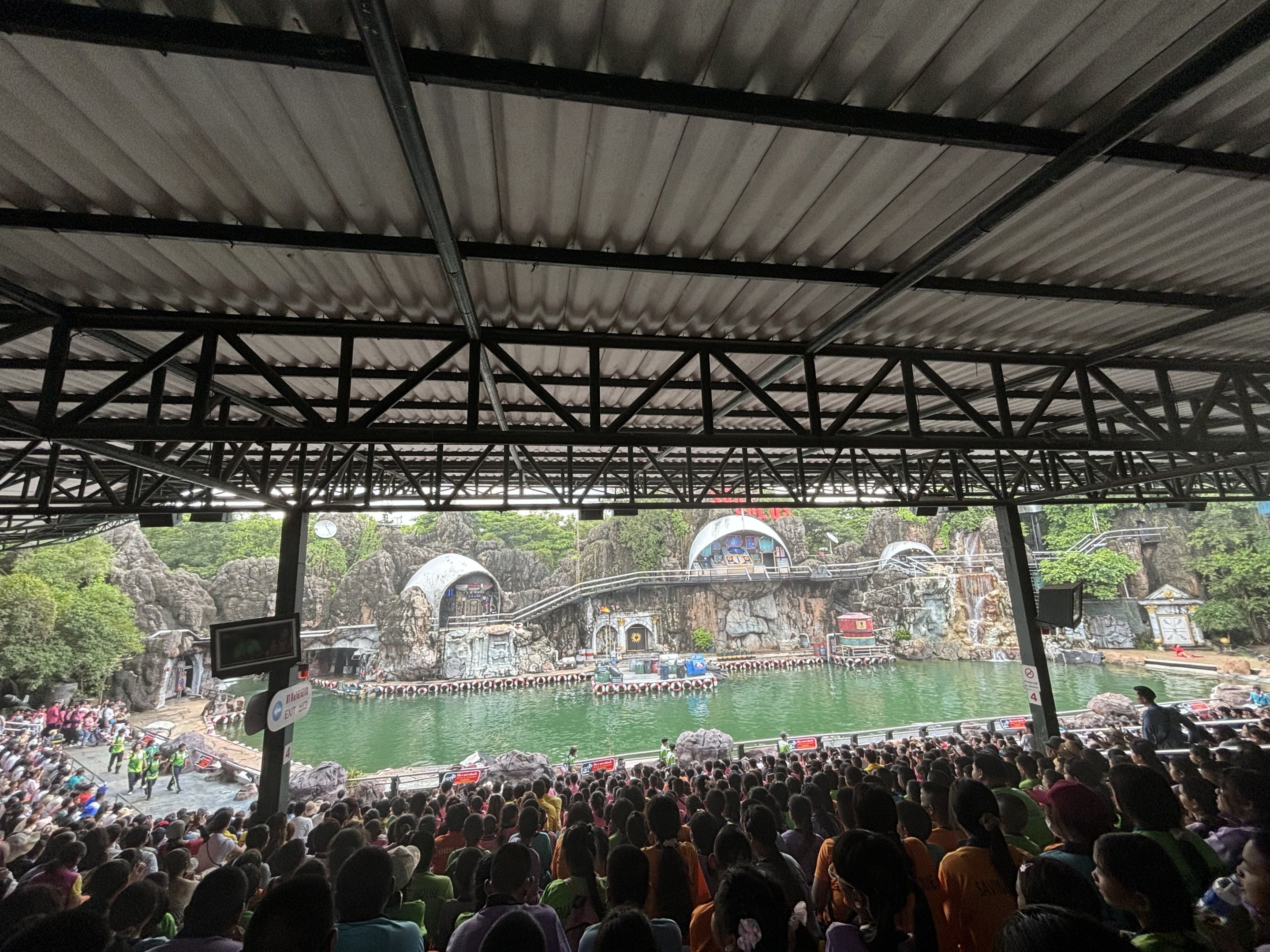 Spy War Show - entertaining!