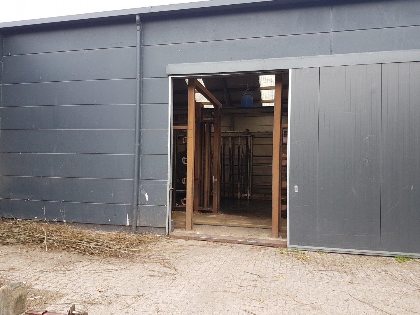 Stables African elephants