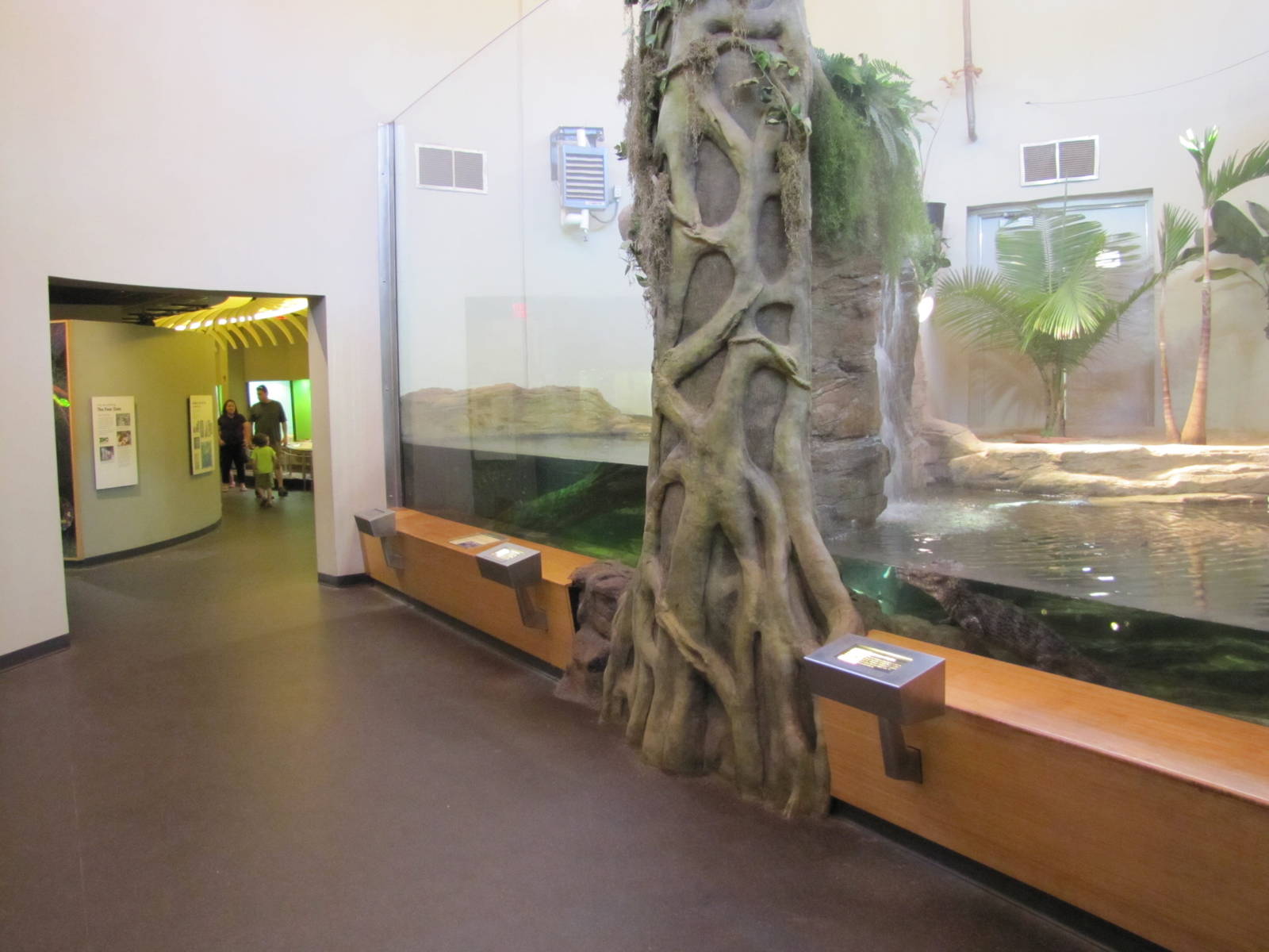 Staten Island Zoo 2010 - Alligator Wing and view into Snake Wing