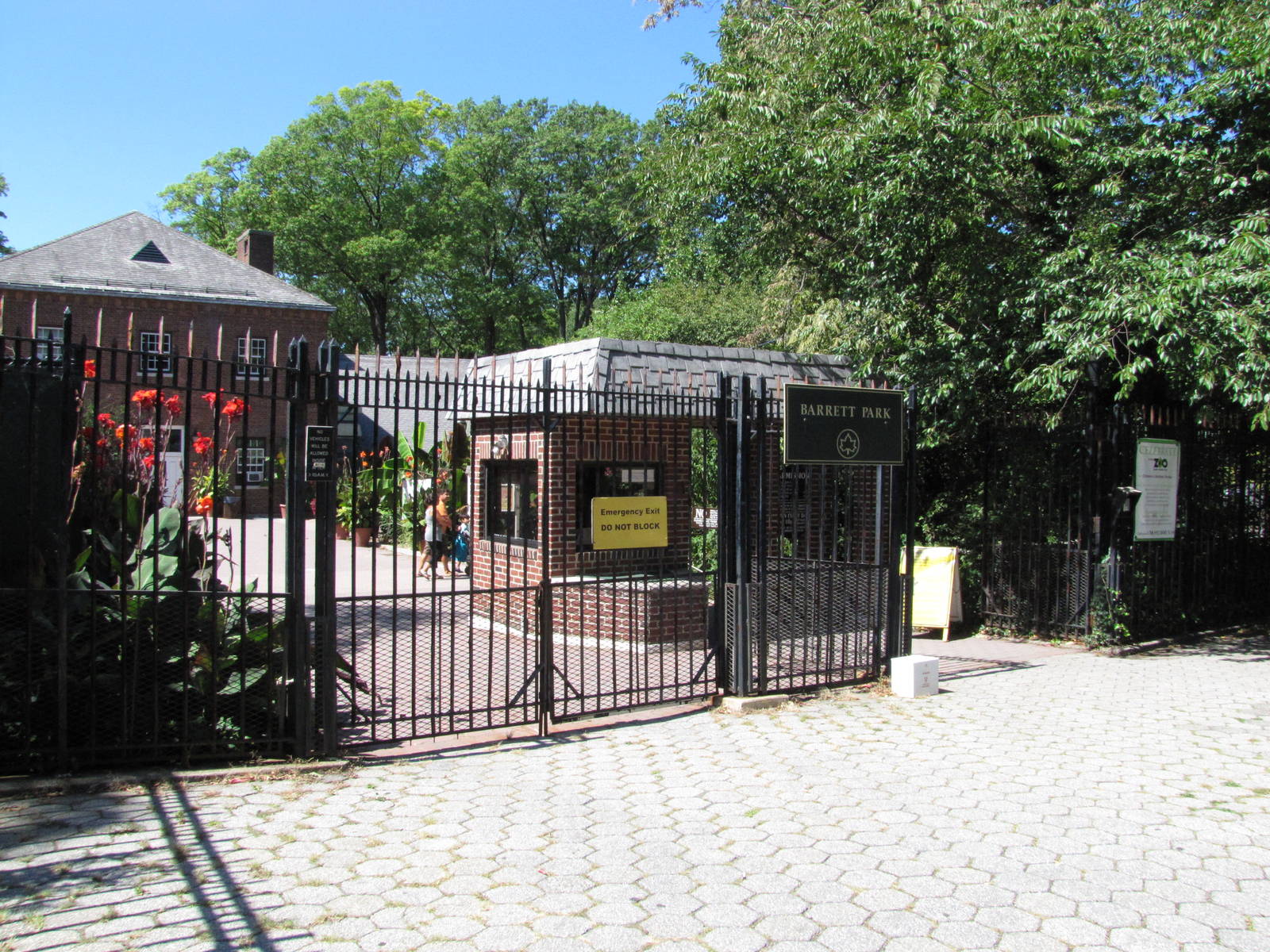 Staten Island Zoo 2010 - Entrance