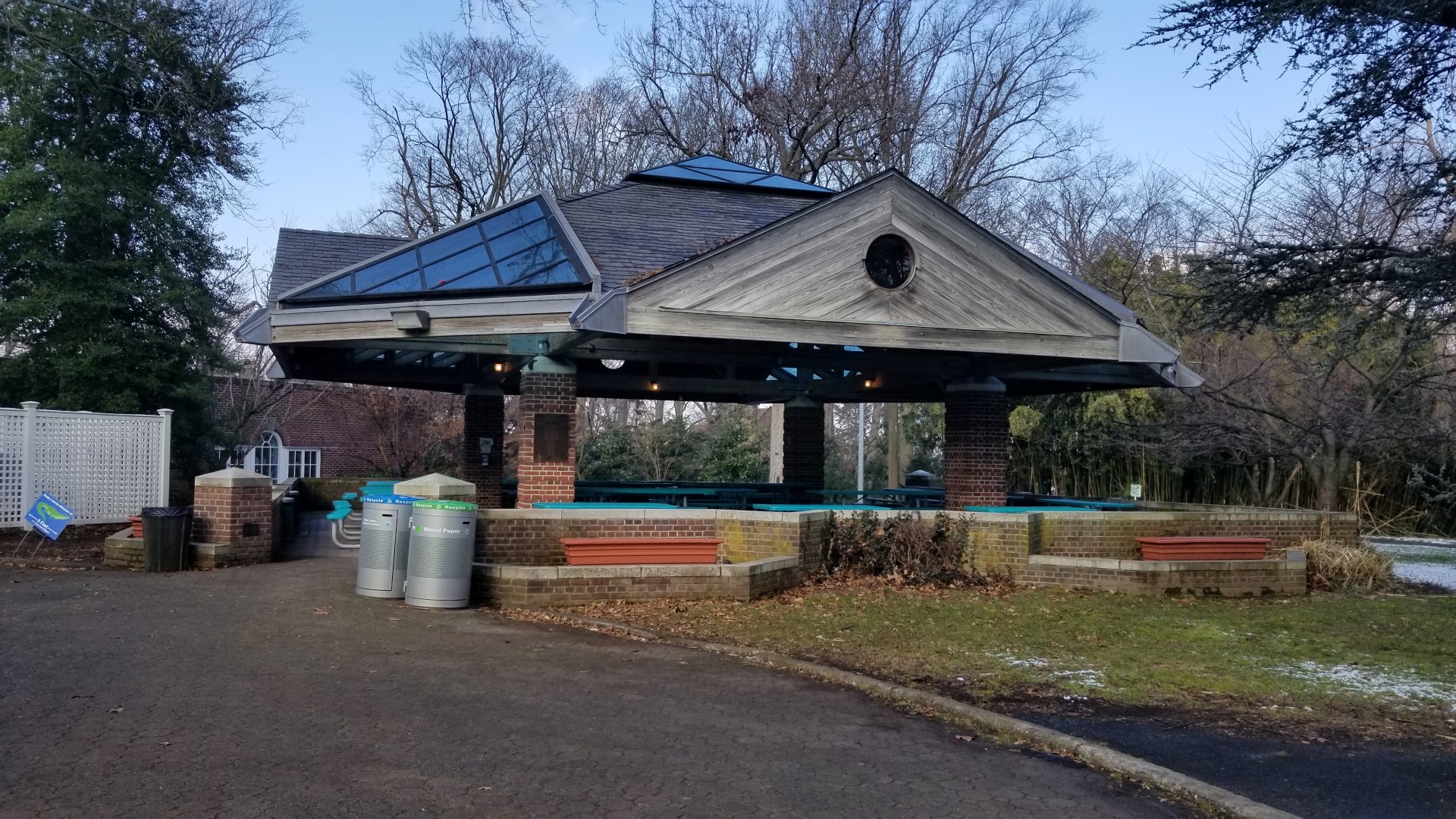 Staten Island Zoo - Picnic area