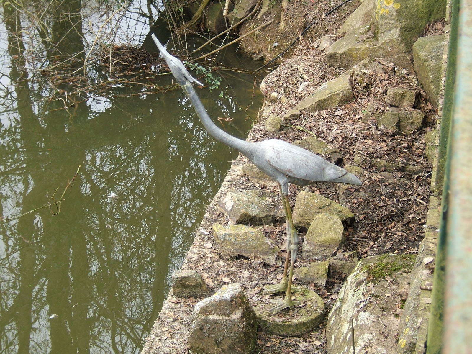 Statue at Beale Park, 13th March 2010