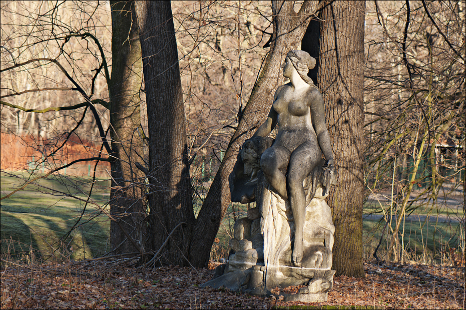 Statue at Berlin Tierpark