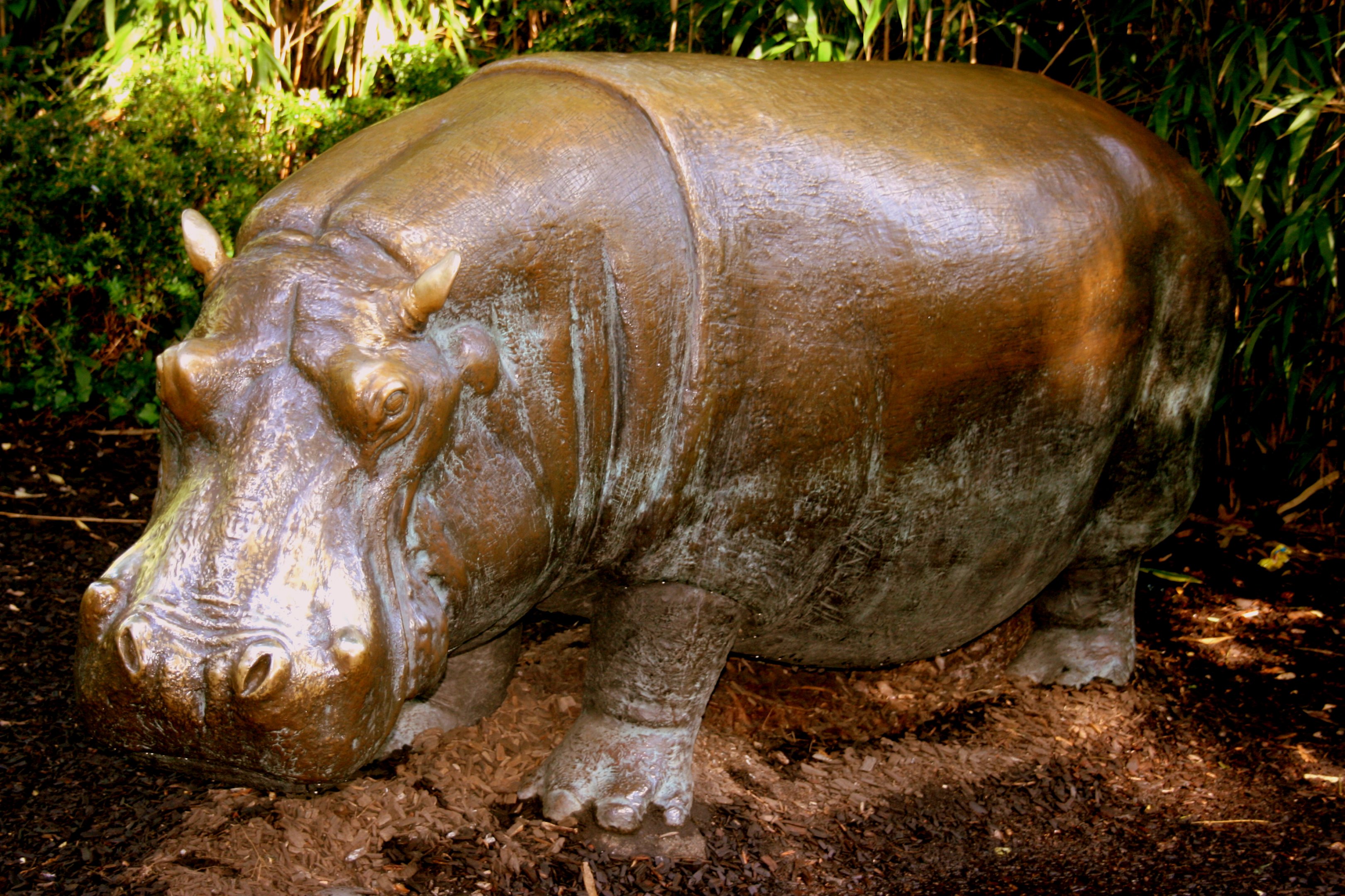 Statue of hippopotamus "Knautschke"; Berlin Zoo; 7th September 2011