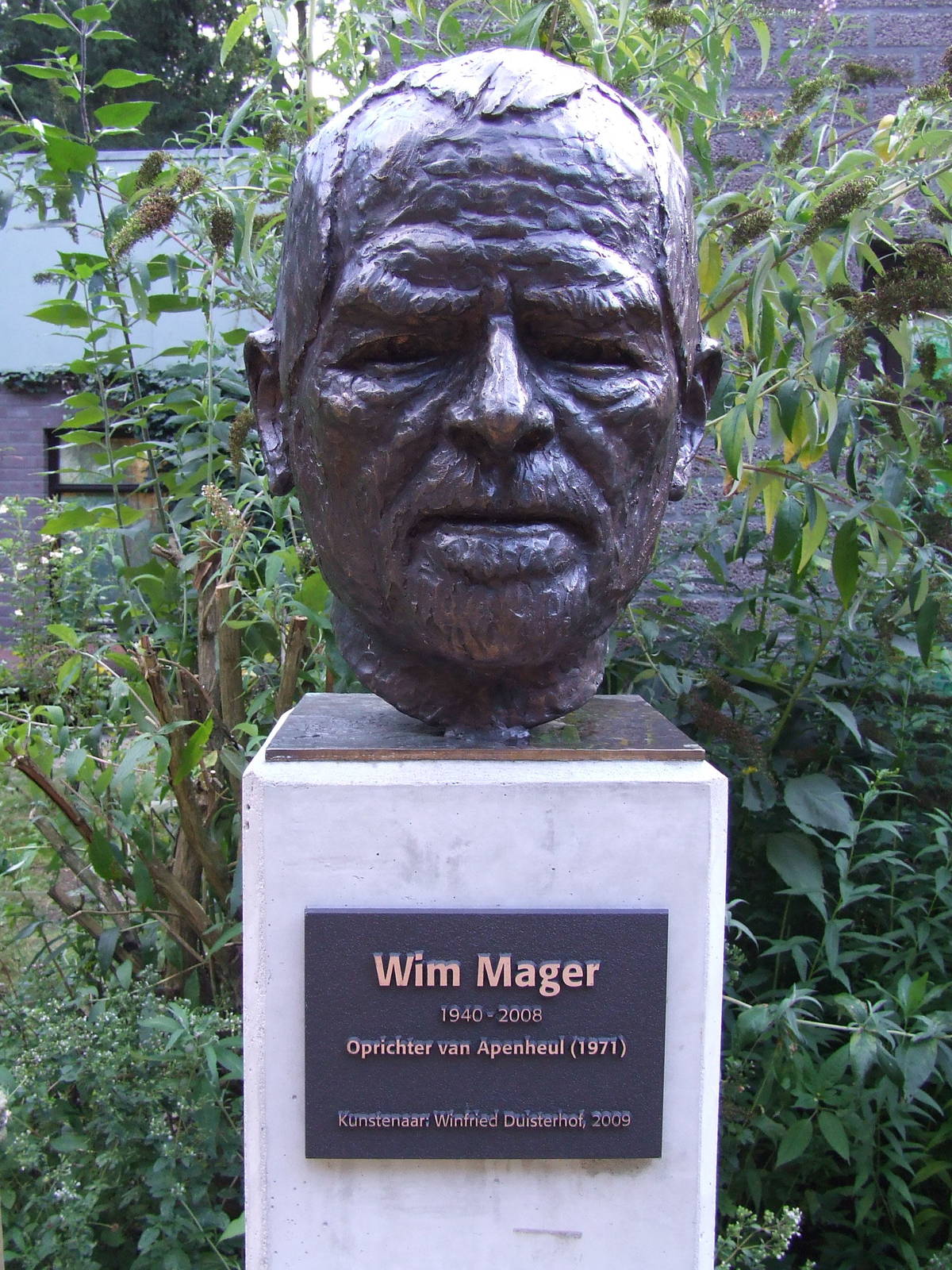 Statue of Wim Mager