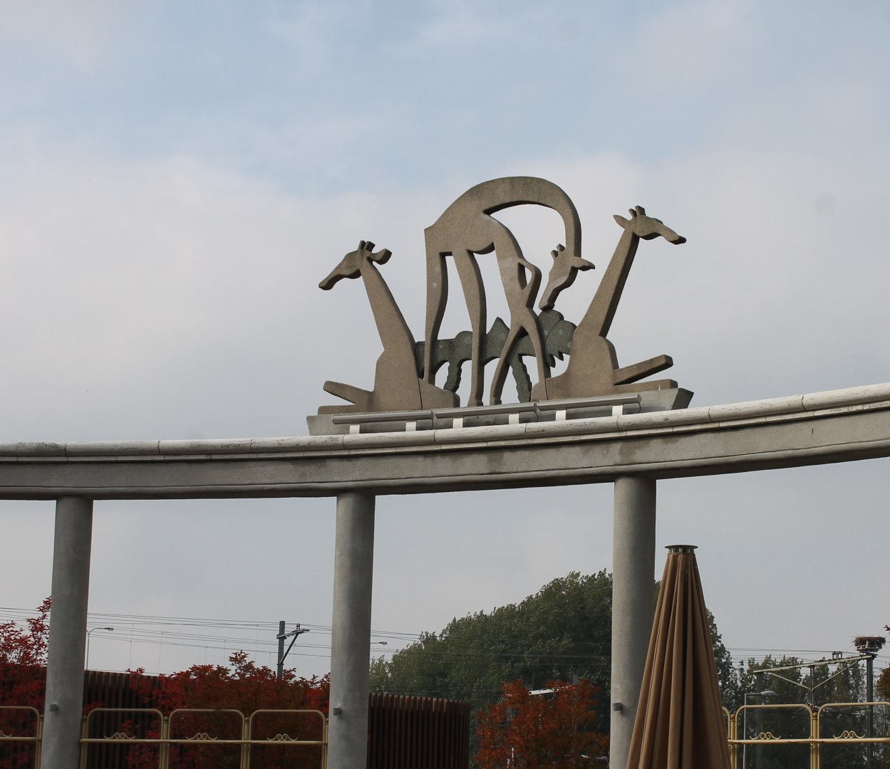 Statue old Giraffe-house