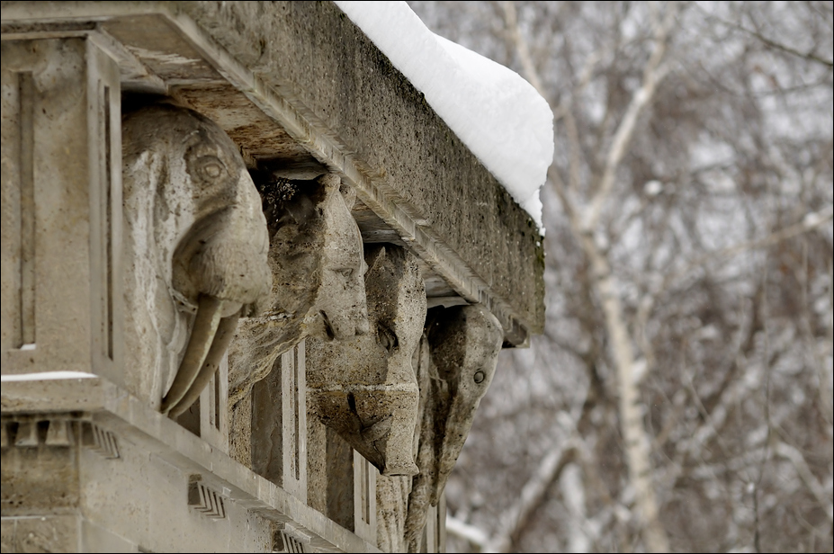 Statues at the entrance at Berlin Zoo