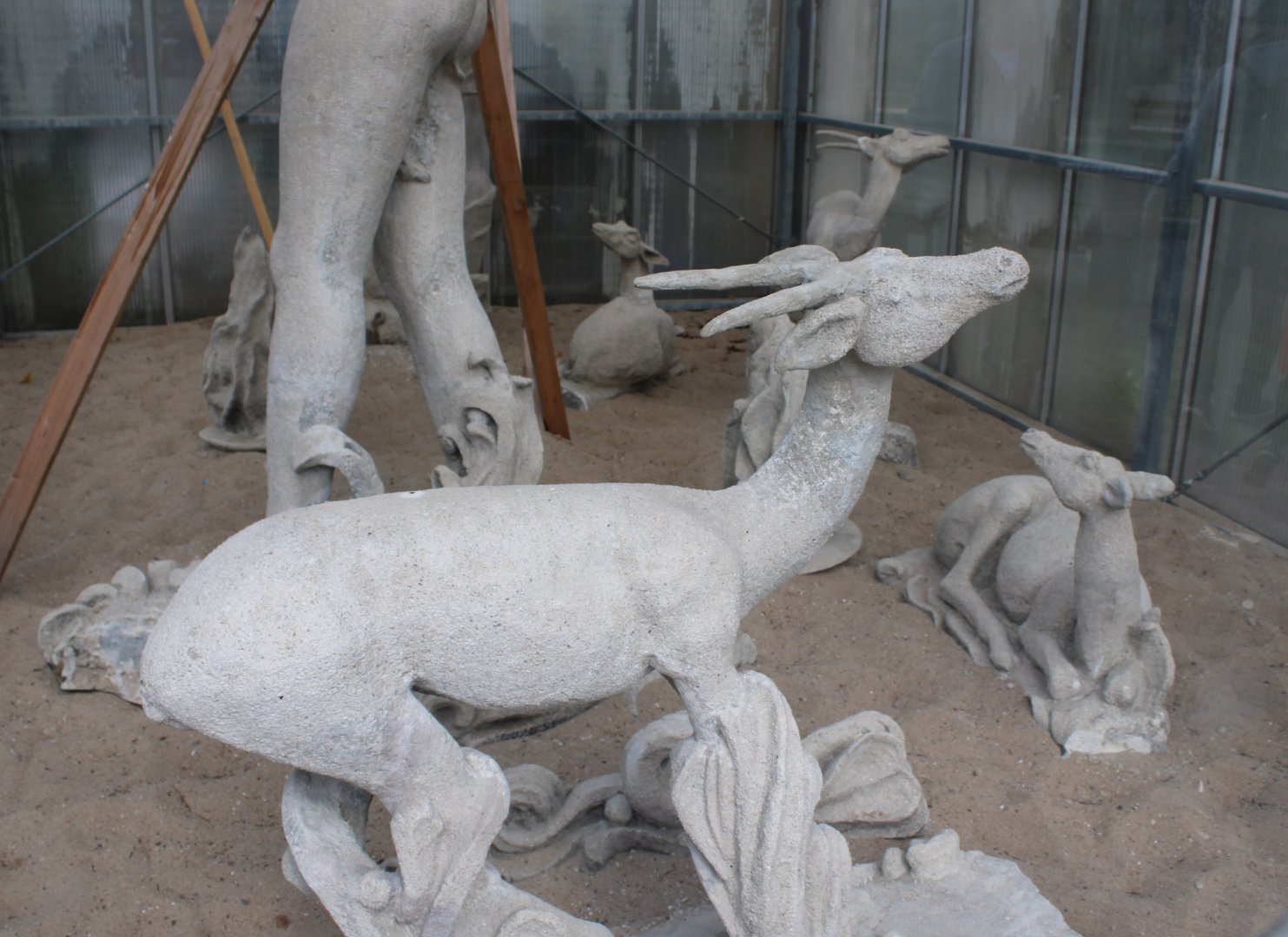 Statues in need for renovation