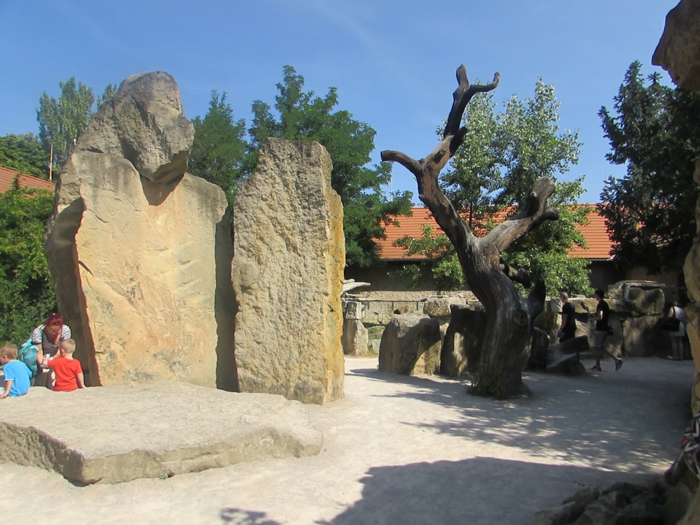 Stone & Tree Place - July/2017