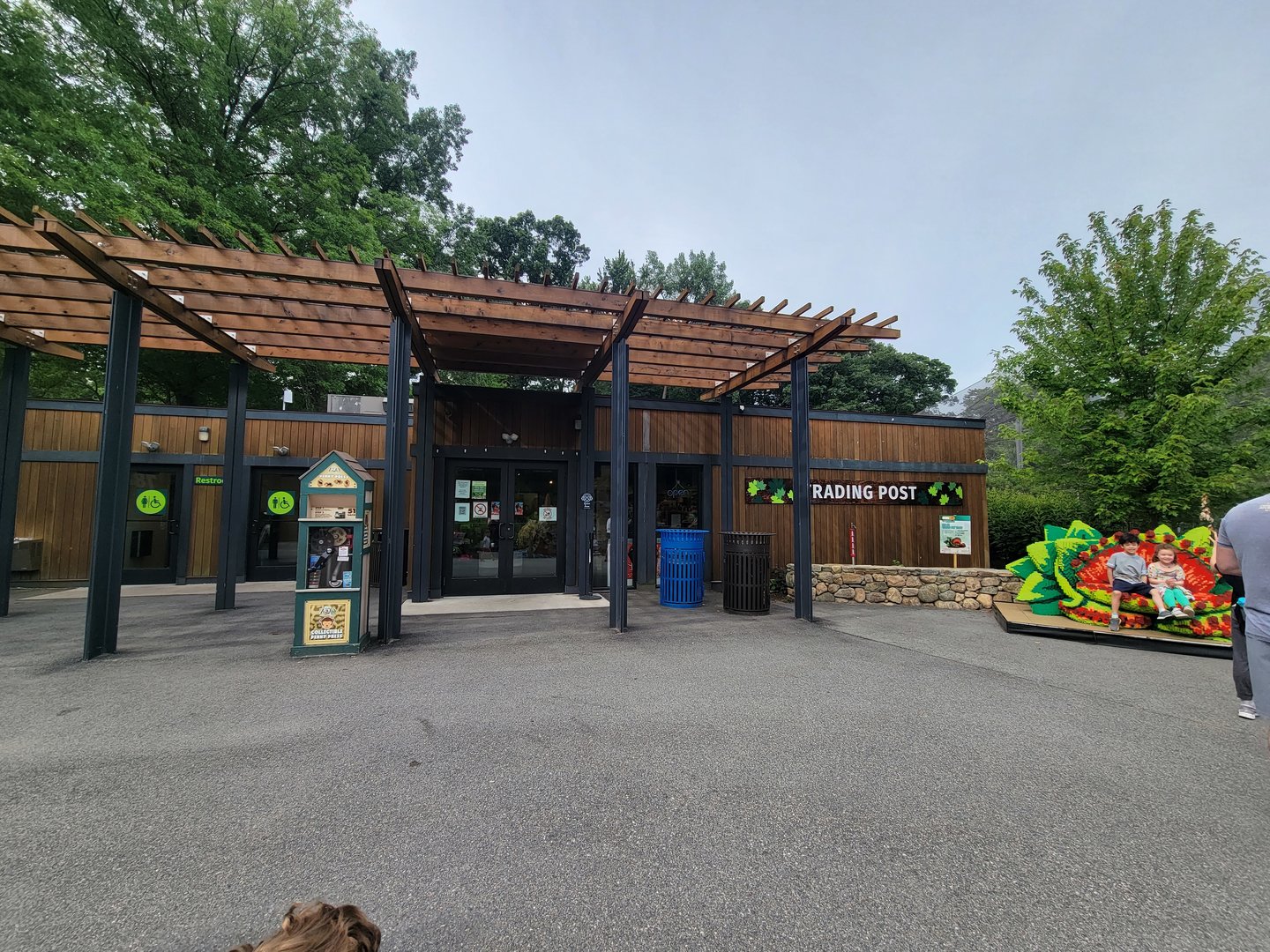 Stone Zoo 7/22 - Gift shop and restrooms