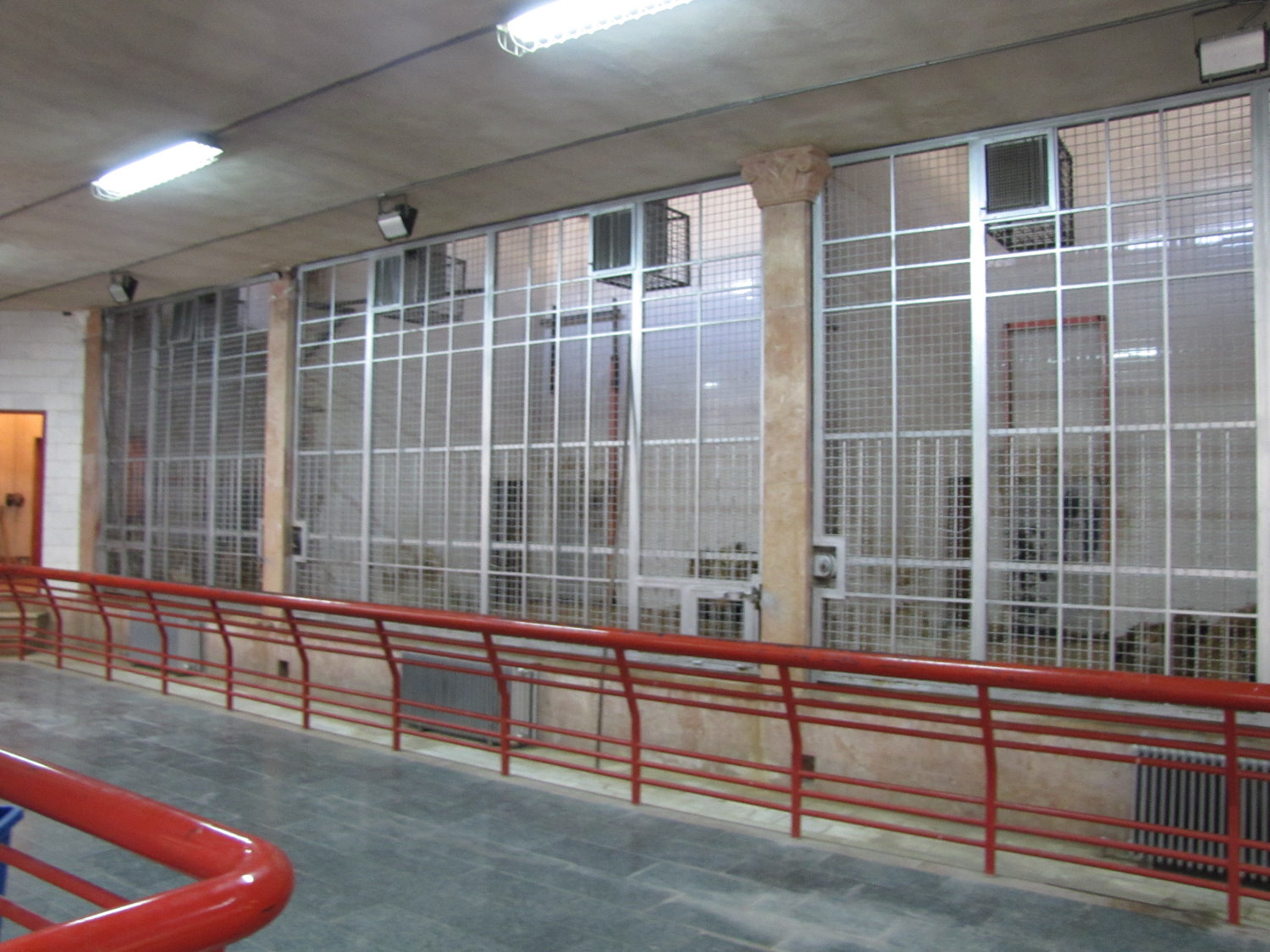 Storage area Lions(tehran zoo)