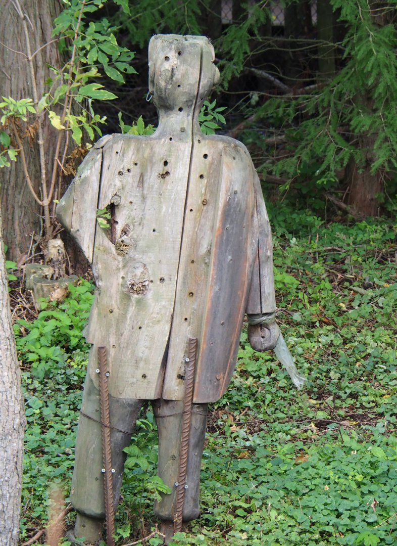 Strange contraption in the Siberian crane exhibit, 2019-10-04