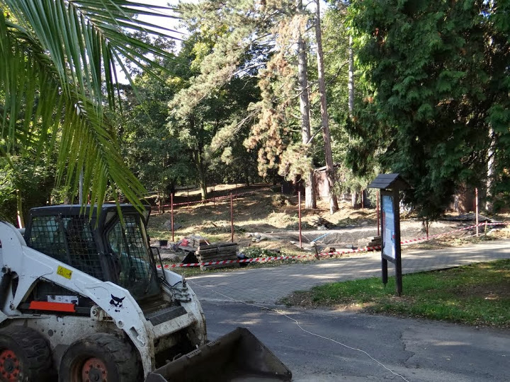Structure of the paddock for Gruidae