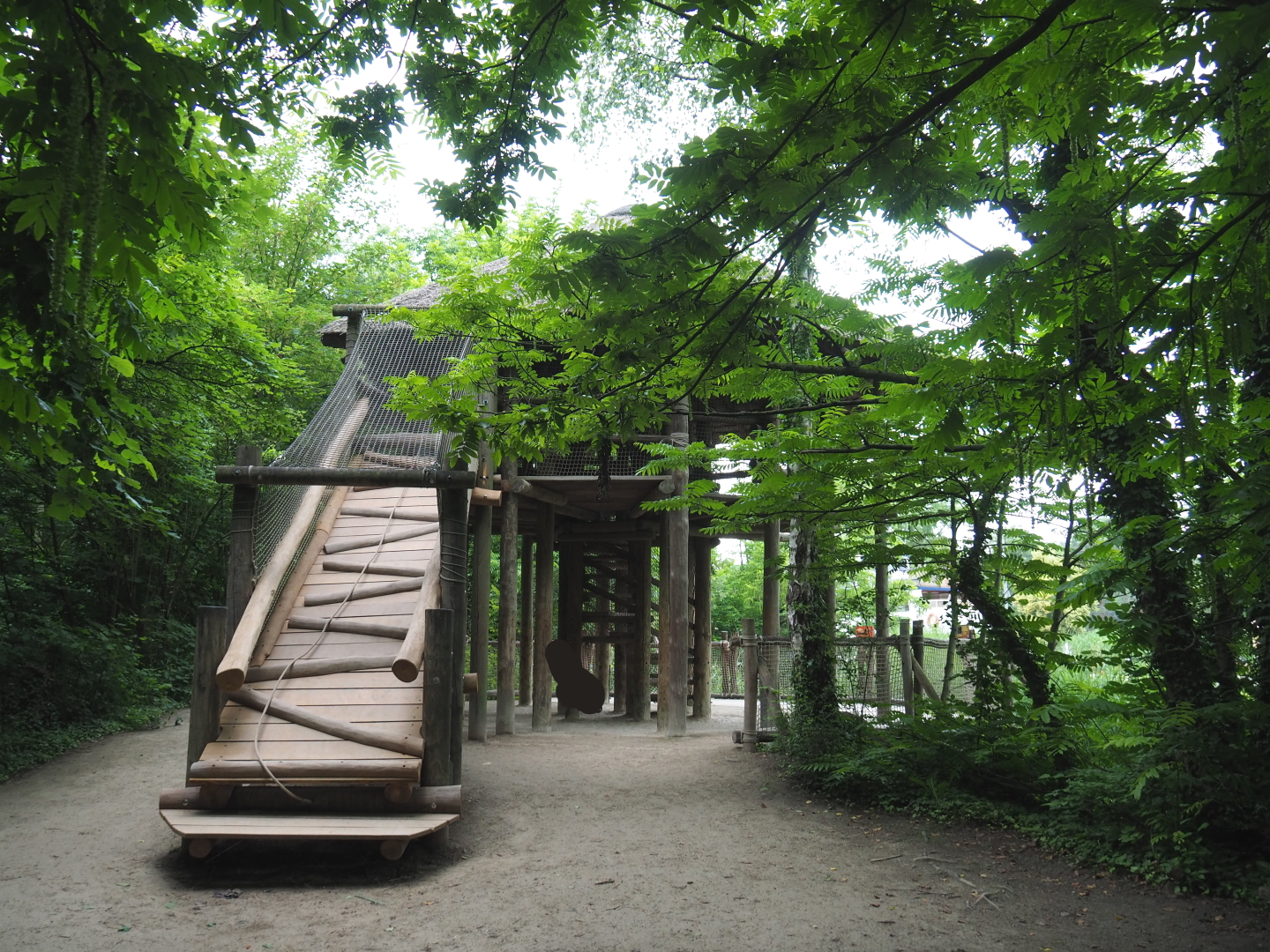 Structure with bonobo viewing area and play area at the exit of the African area, 2021-07-03