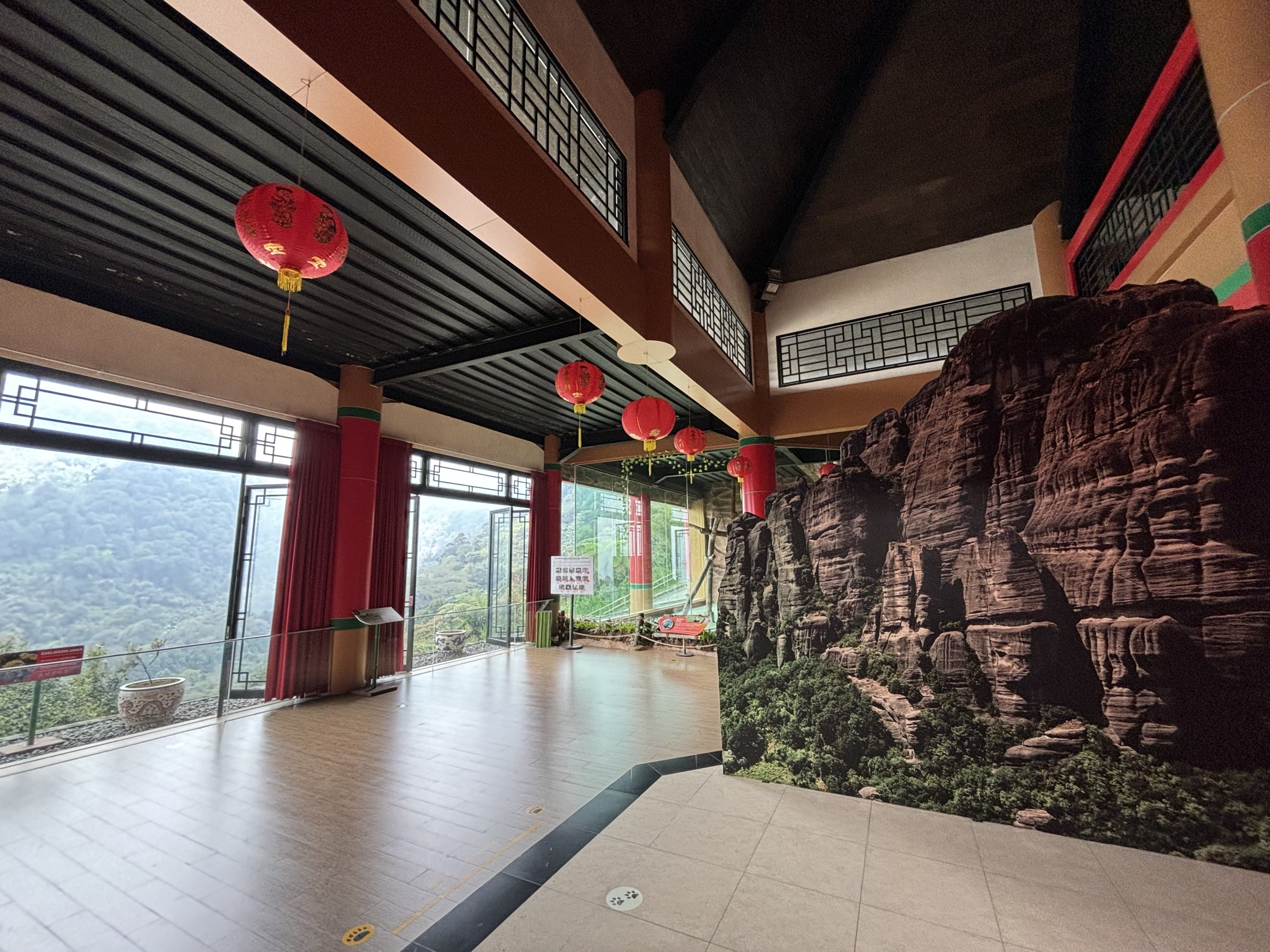 Stunning Window Views - Giant Panda Complex