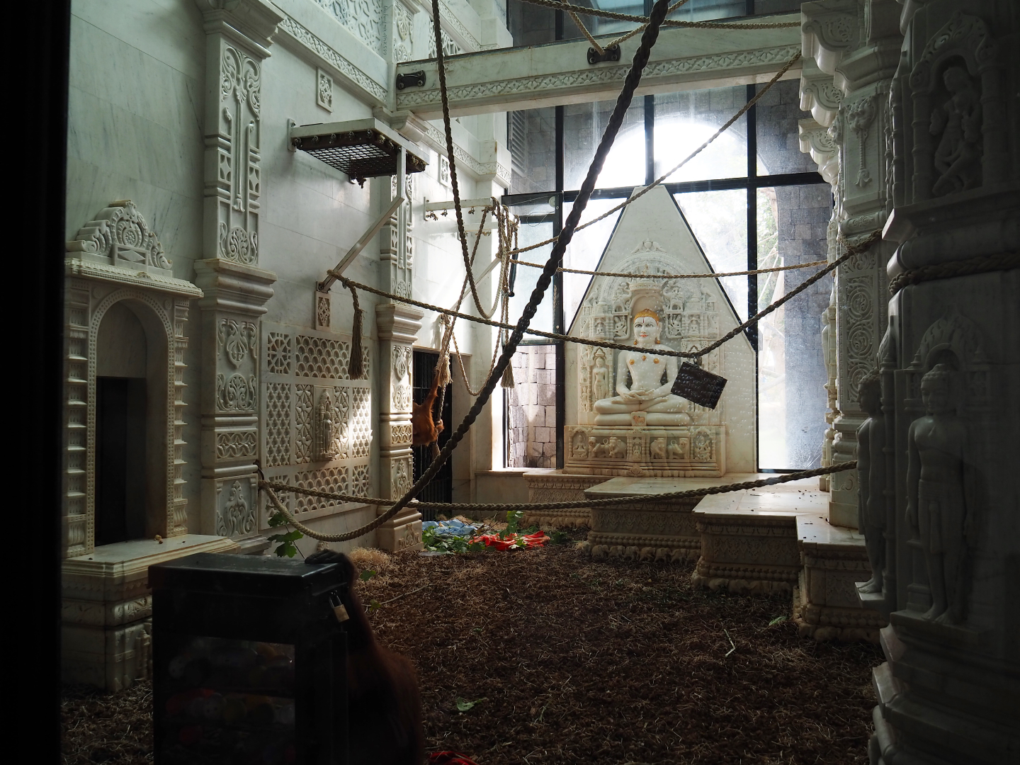 Sumatran orangutan indoor housing in the temple, 2019-10-04