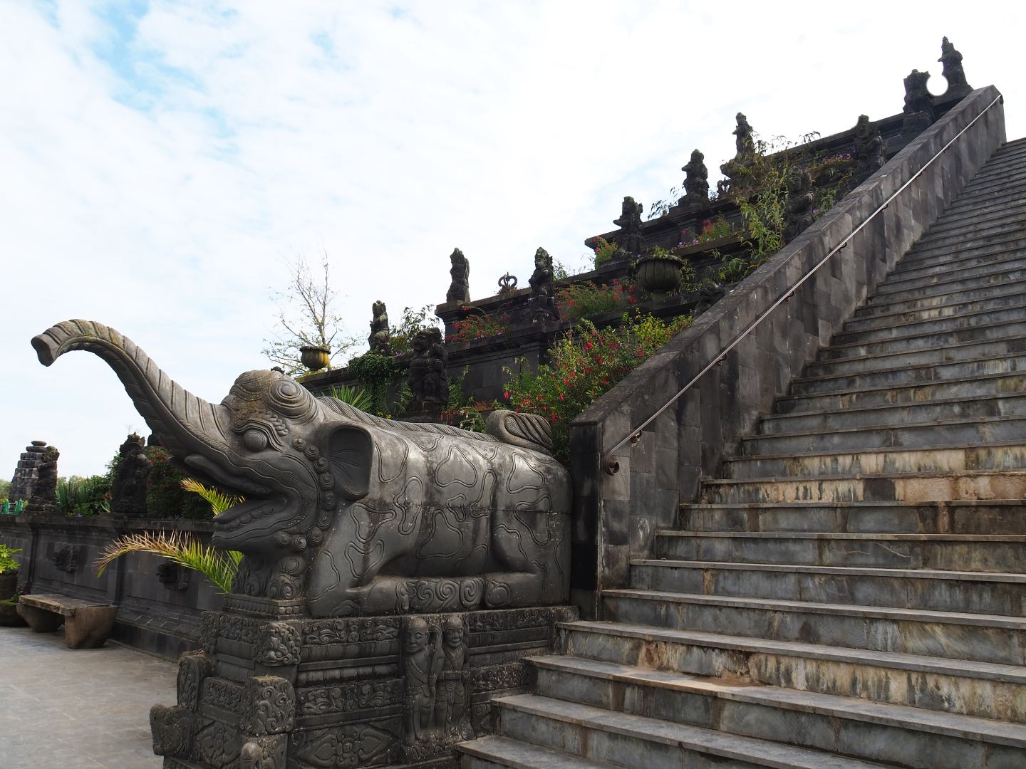 Sumatran orangutan temple, 2019-10-04