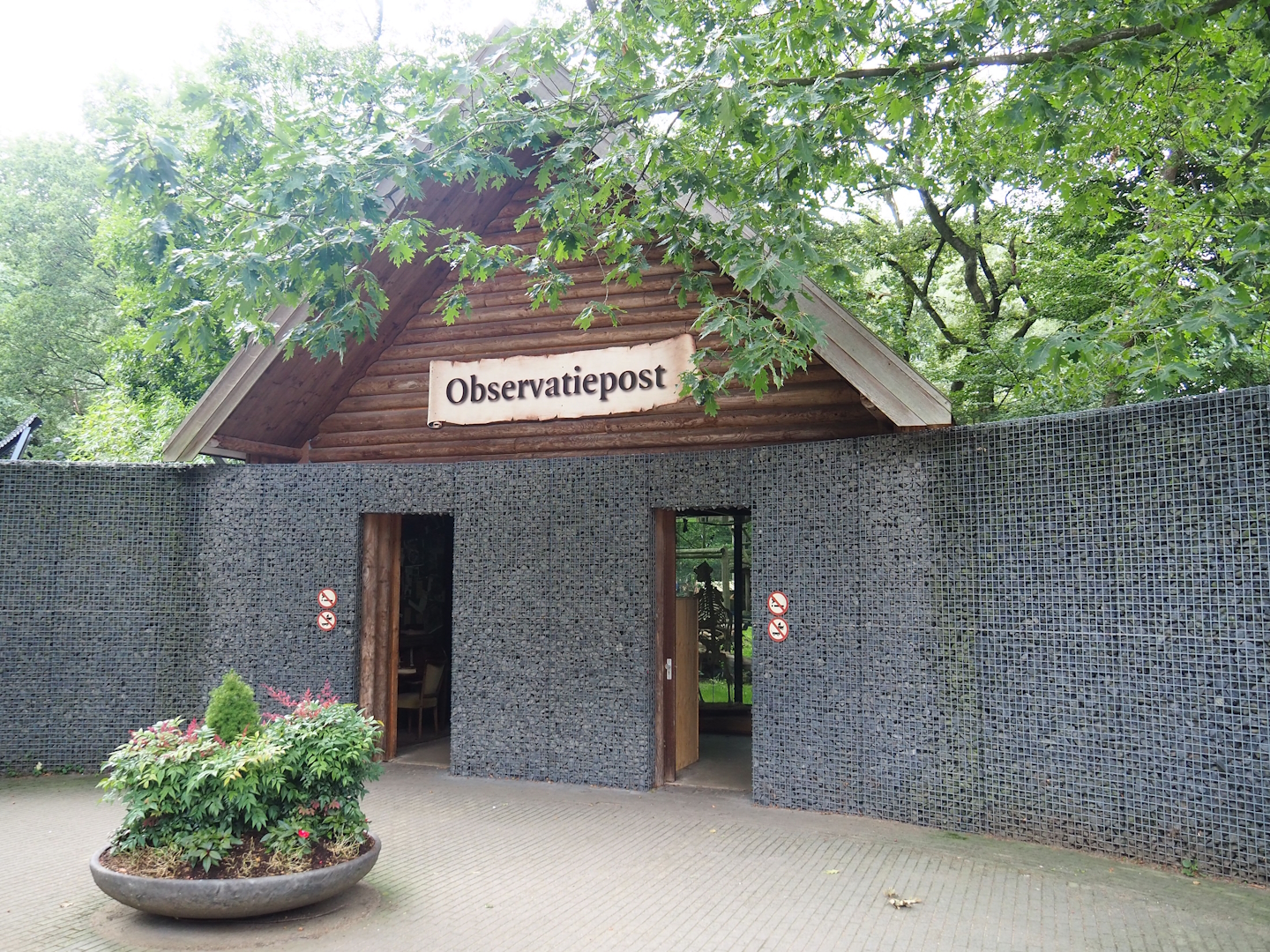 Sun bear viewing building, 2023-08-17