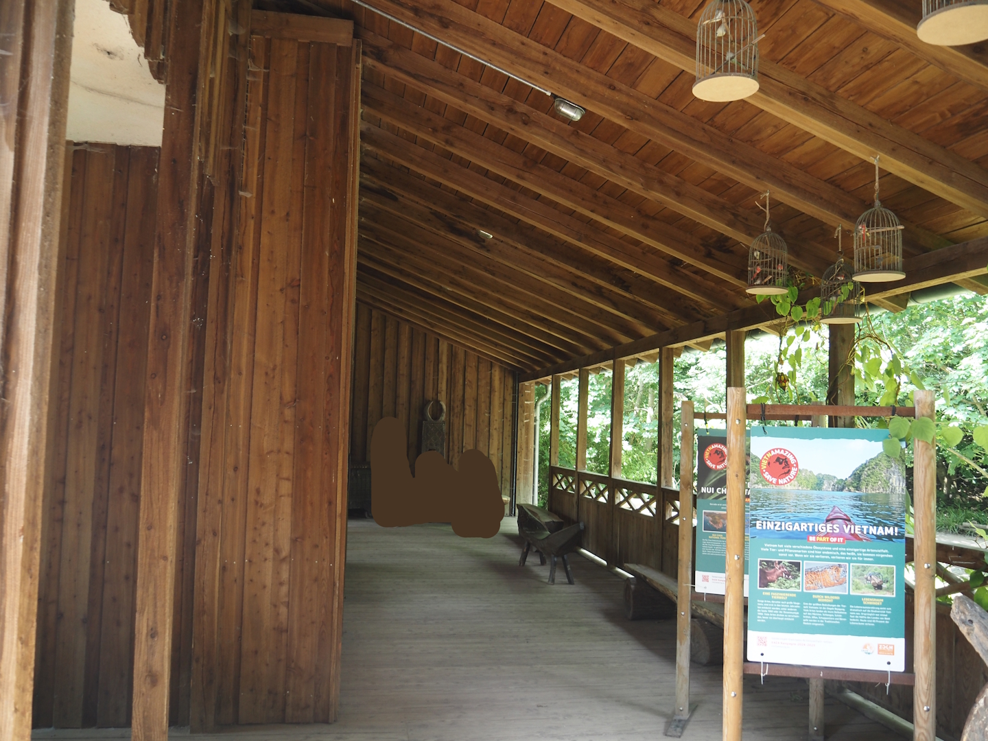 Sunda pig-tailed macaque indoor viewing area, 2024-08-05