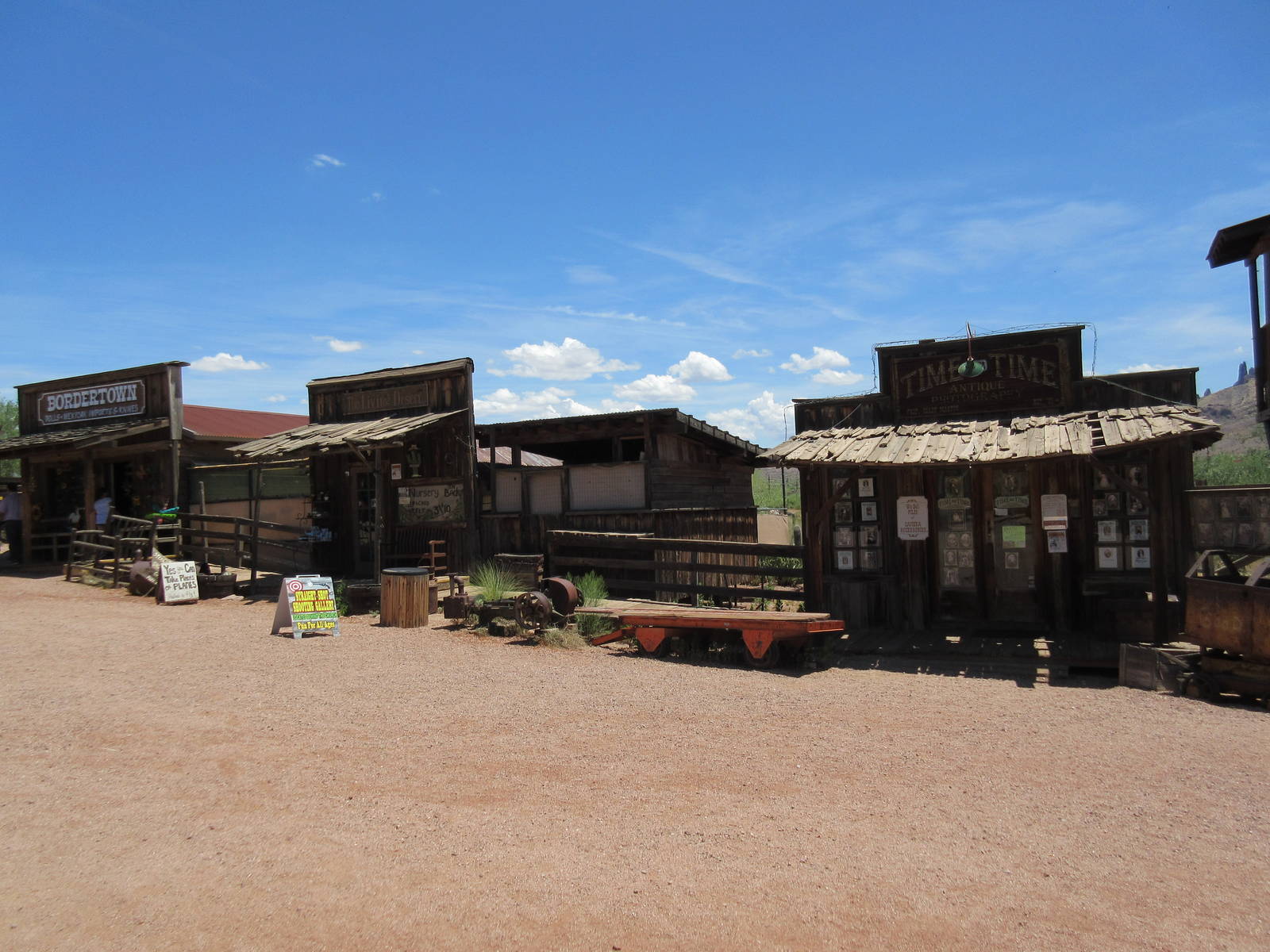 Superstition Serpentarium (Arizona) - Goldfield Ghost Town (Est. 1893)