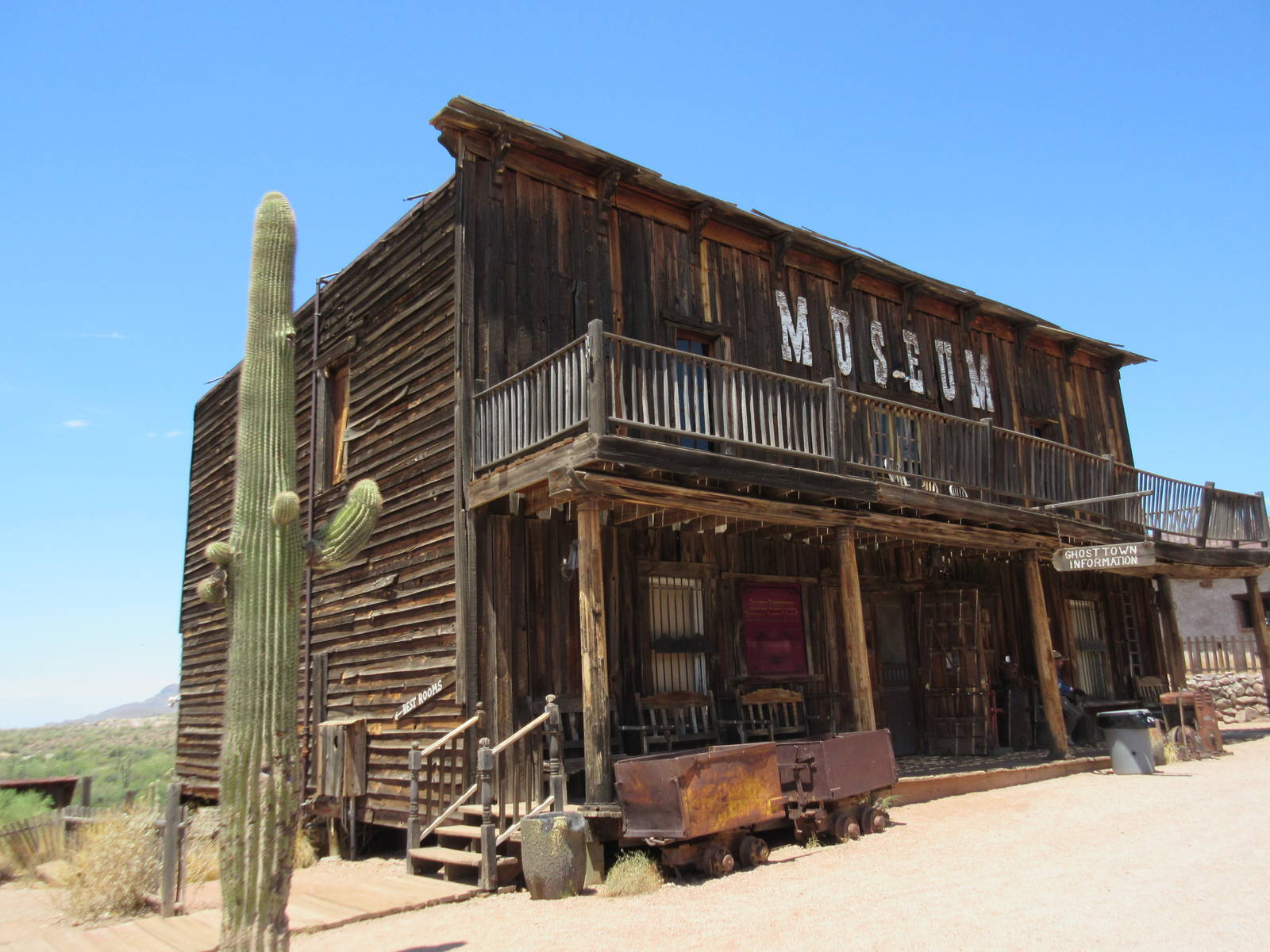 Superstition Serpentarium (Arizona) - Goldfield Ghost Town (Est. 1893)