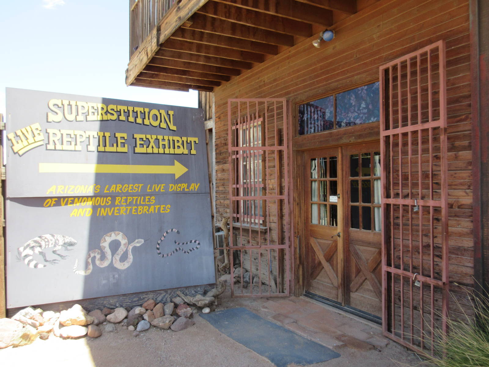 Superstition Serpentarium (Arizona) - Reptile Zoo Entrance