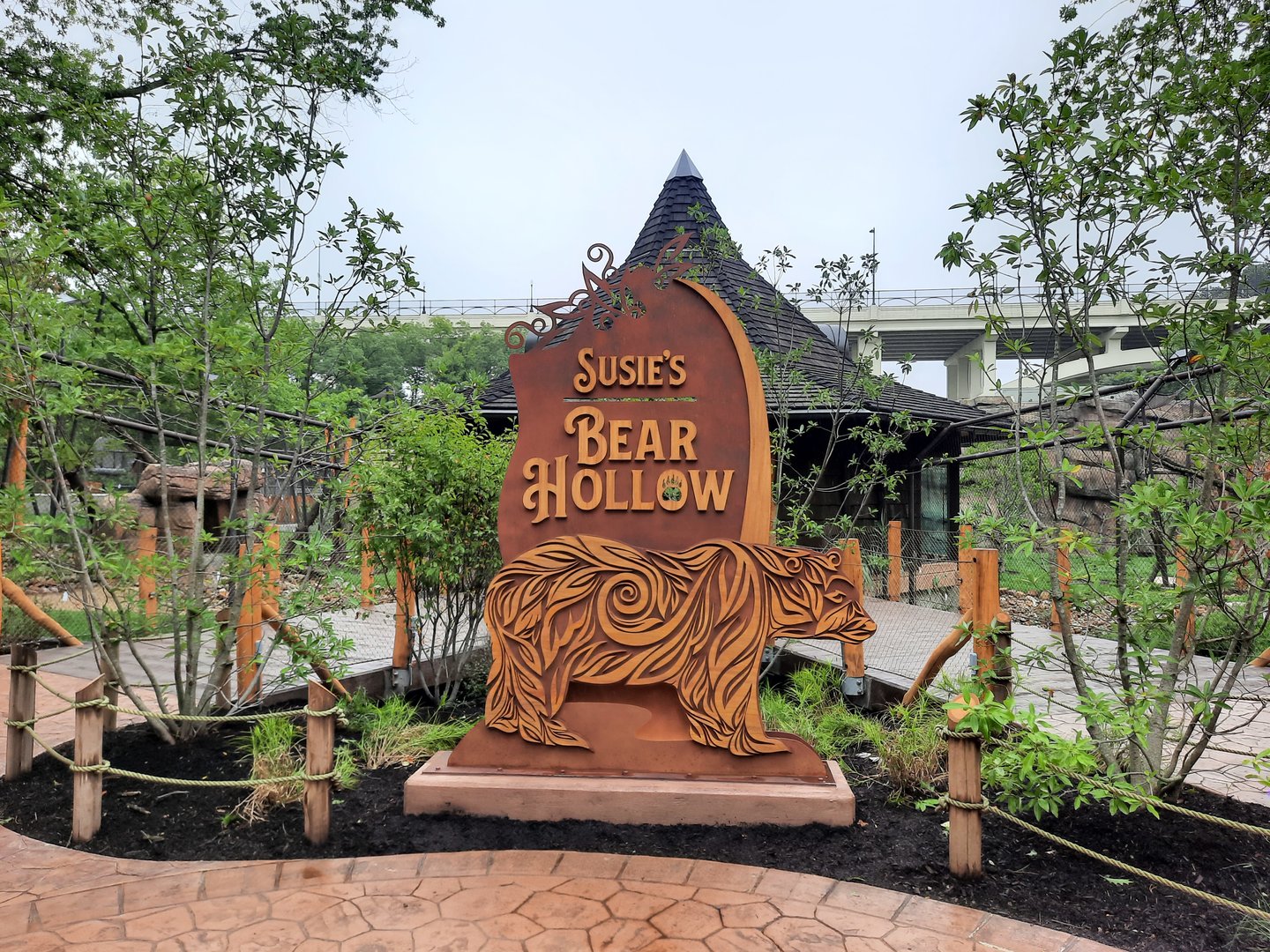 Susie's Bear Hollow - Sign
