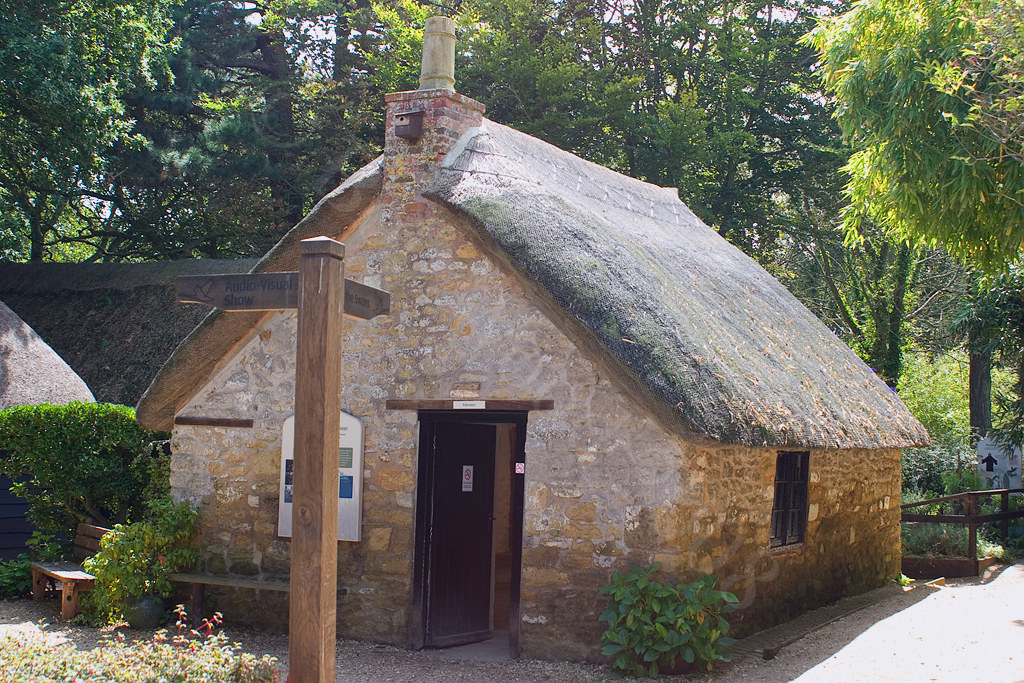 swan herds Cottage @ Abbotsbury Swannery