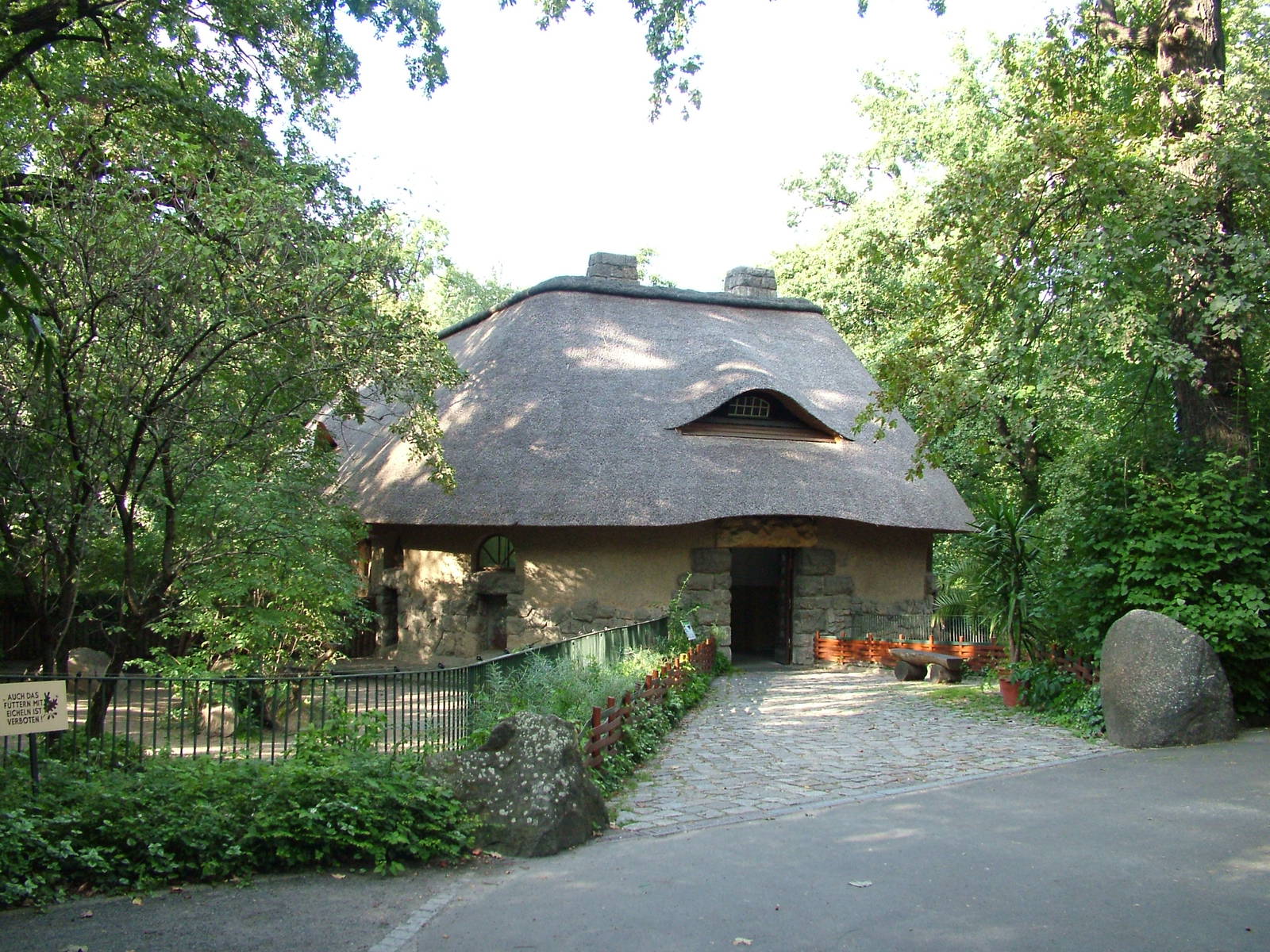 Swine House at Berlin Zoo, 31/08/11