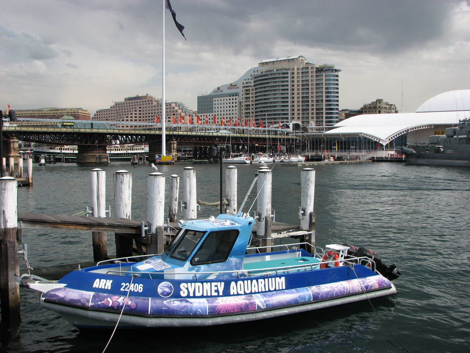 Sydney Aquarium 2007 - Aquarium boat in Darling Harbour