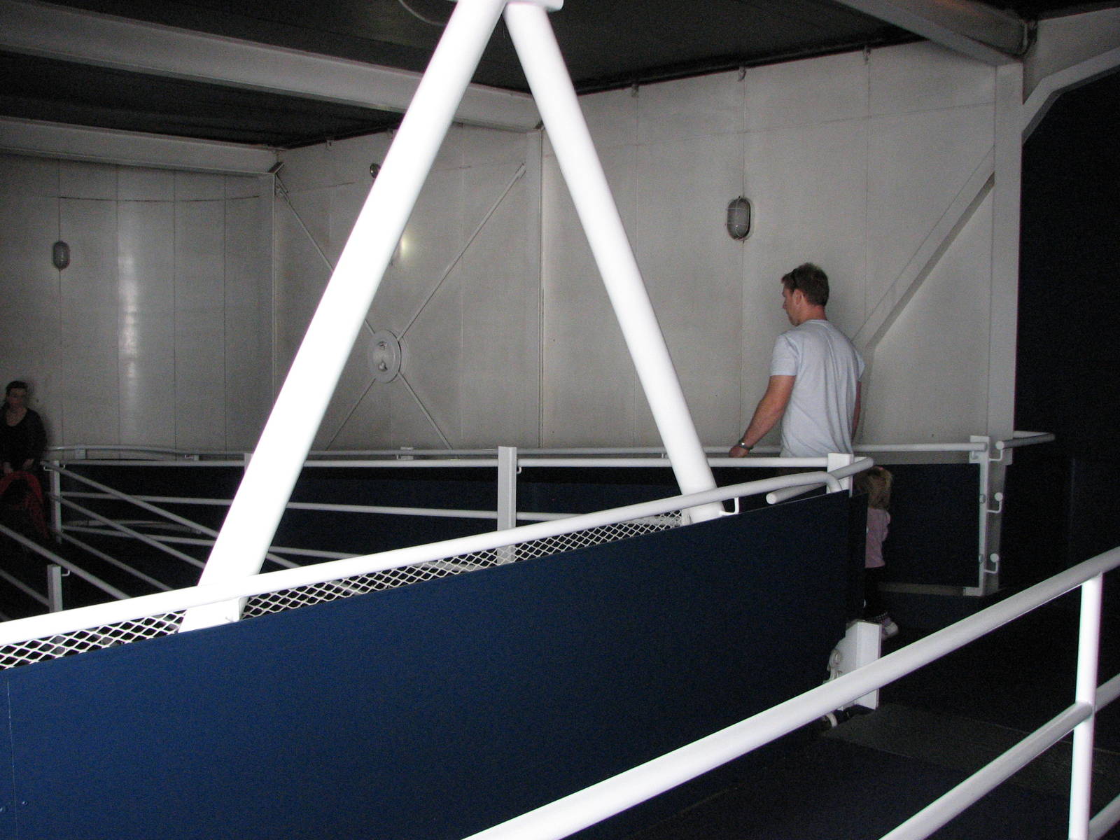 Sydney Aquarium 2007 - Corridor leading down to the shark tunnel