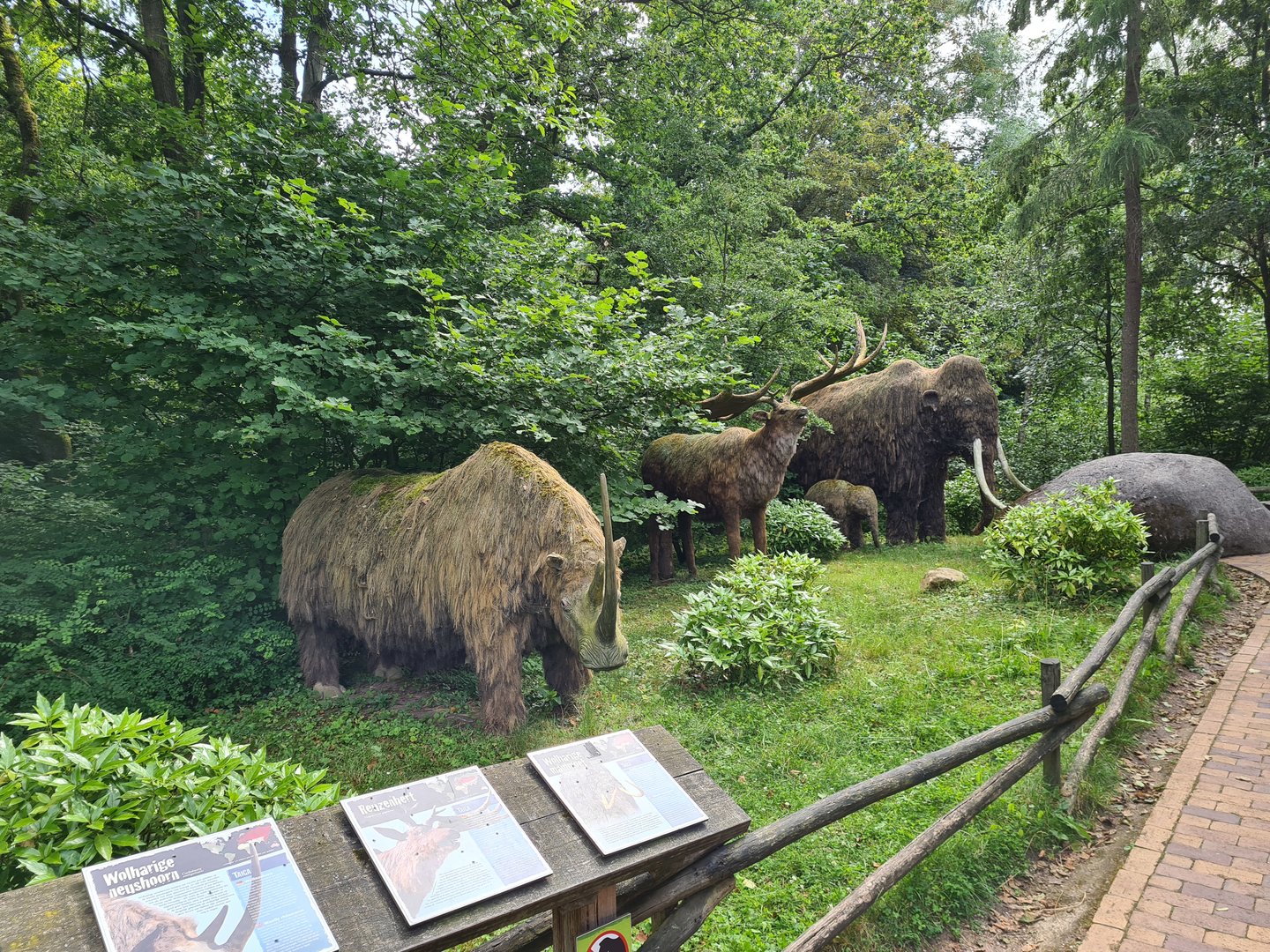 Taiga  - Ice age mammals statues