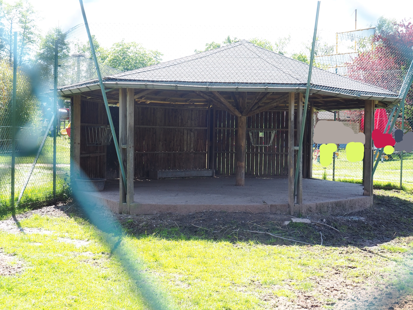 Tajik markhor and White-naped crane exhibit - Shelter, 2023-05-19