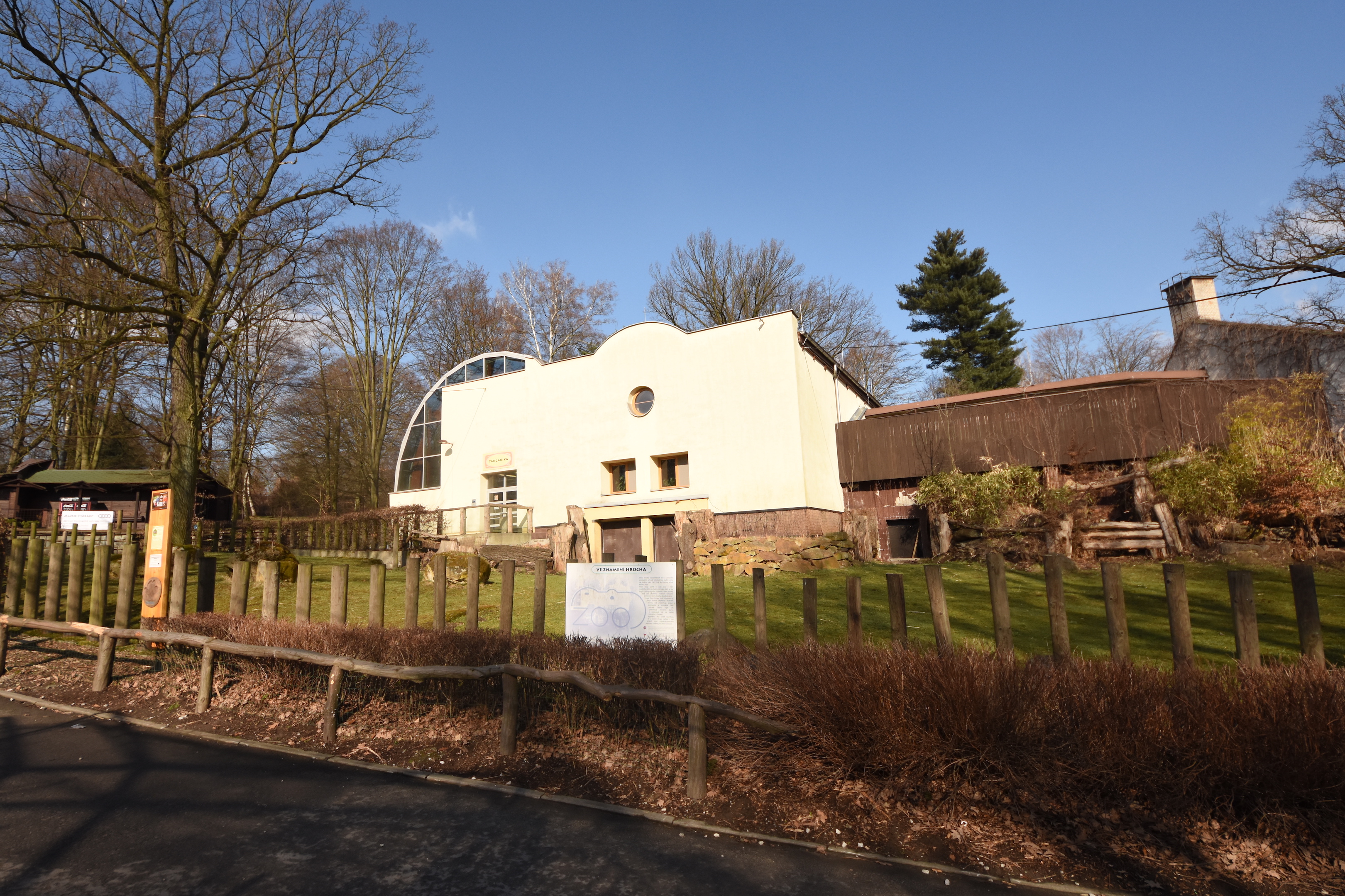 Tanganyika house - Hippo outdoors