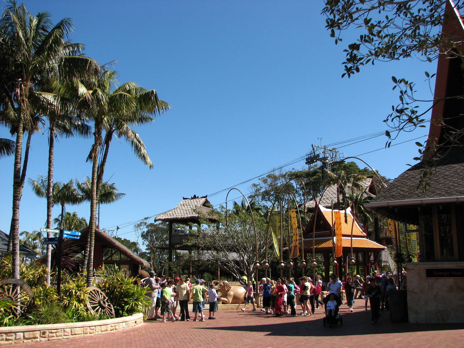 Taronga Zoo 2007 - Food court and cable car line