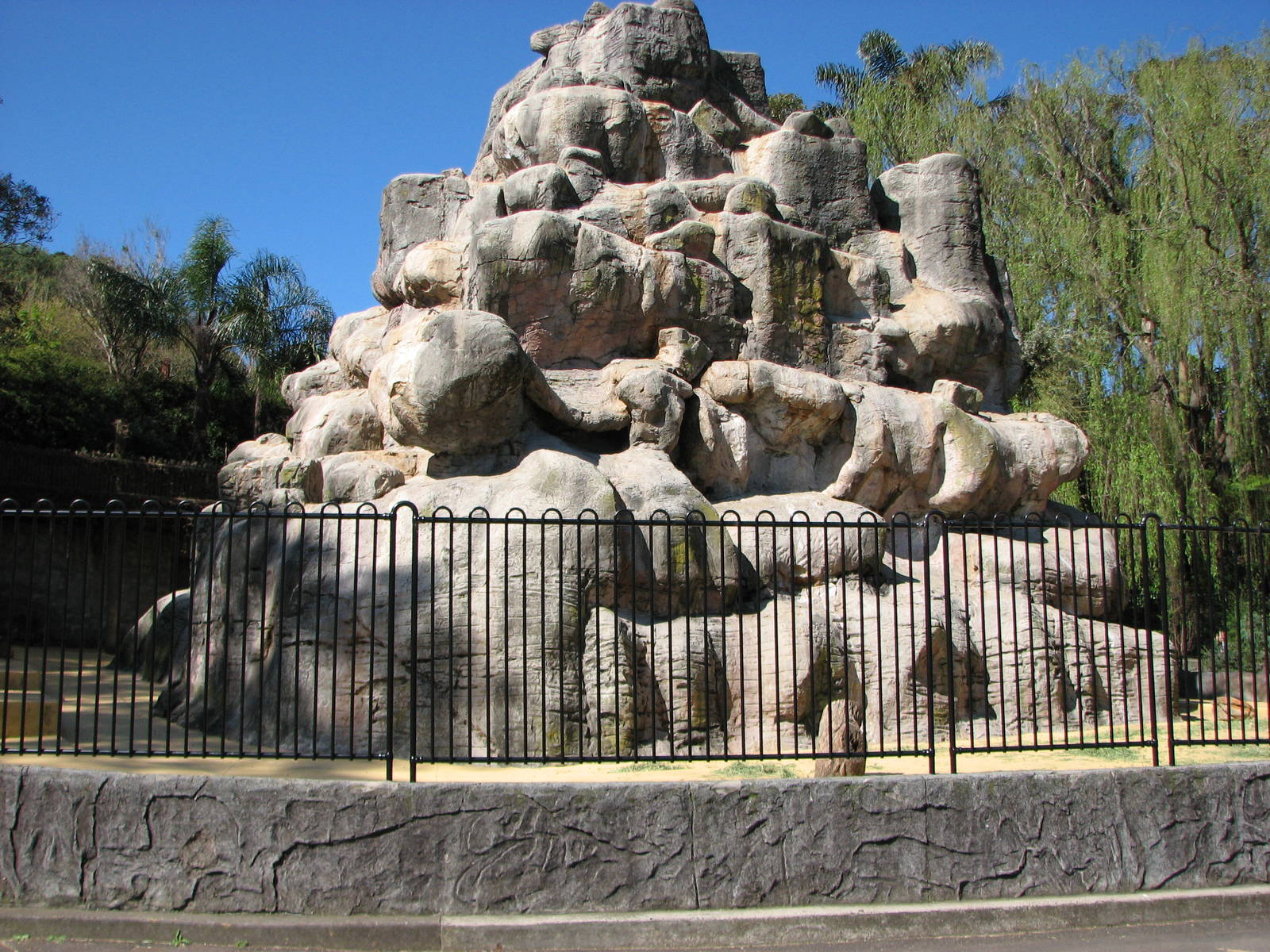 Taronga Zoo 2007 - Himalayan Tahr exhibit