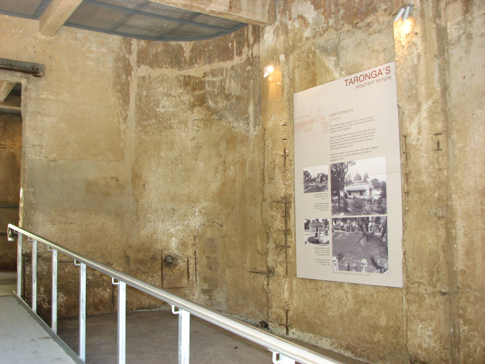 Taronga Zoo 2007 - Inside the historic Elephant Temple