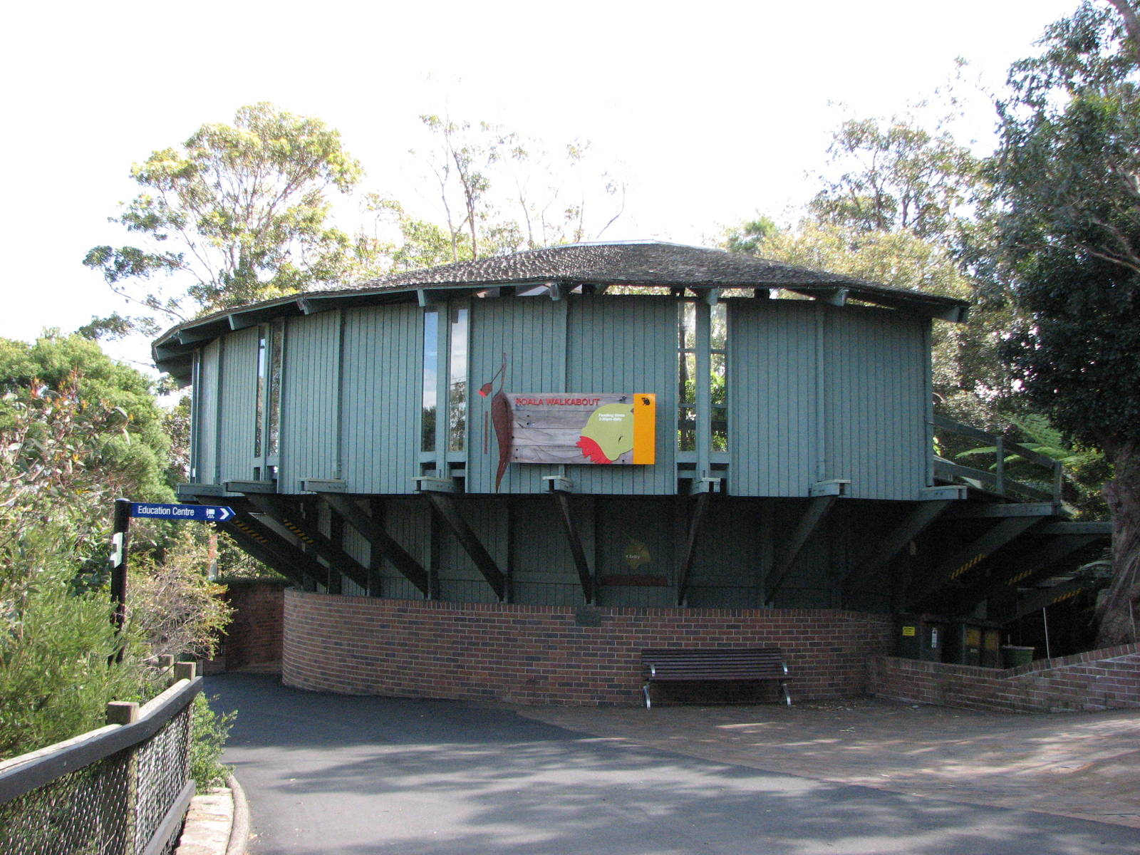 Taronga Zoo 2007 - Koala Walkabout