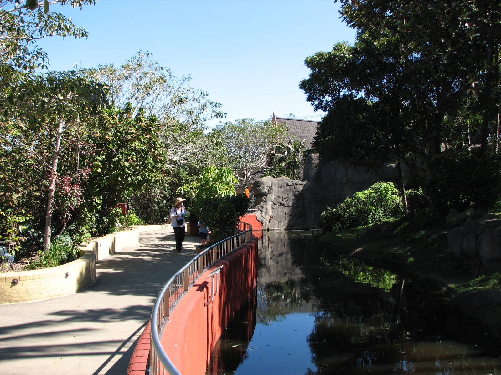 Taronga Zoo 2007 - Moat of the Gorilla exhibit