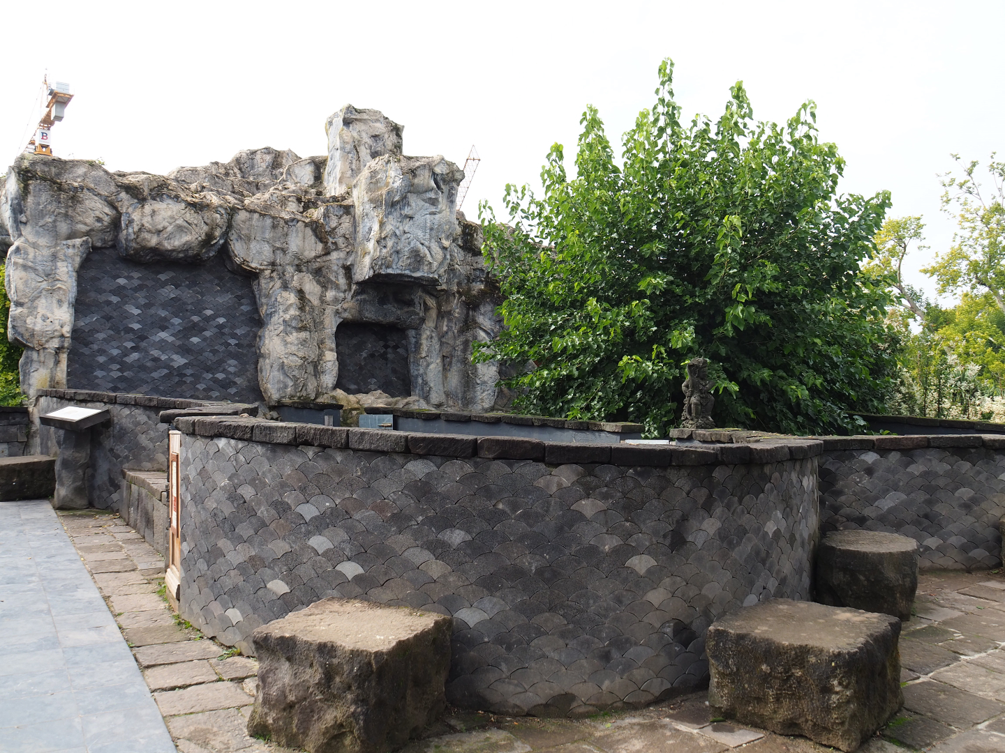 Tasmanian wombat exhibit, 2019-10-04