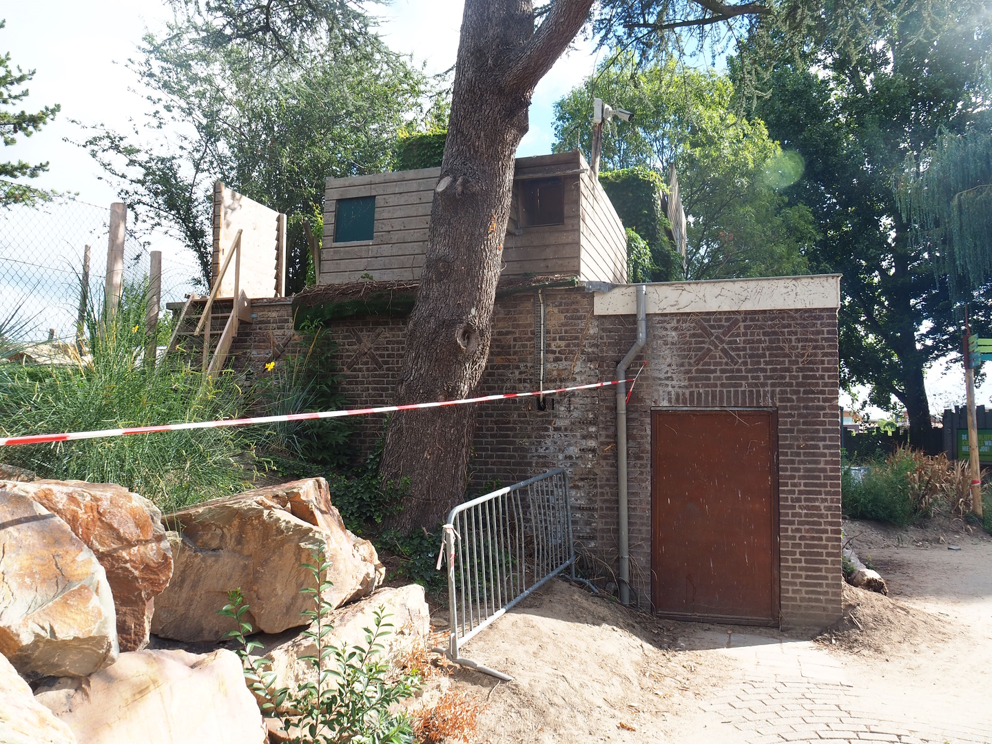 Technical building and falconry platform, 2022-08-28