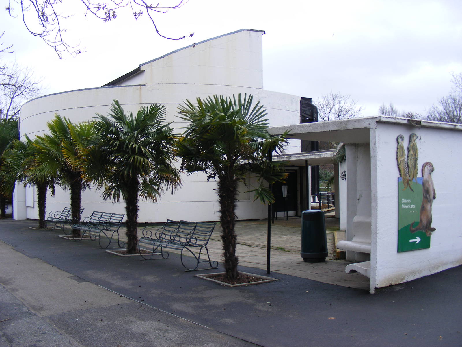 Tecton Round House enclosure at London Zoo, 15 January 2011