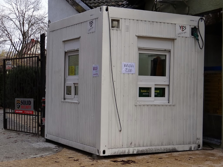 Temporary cash desk for the time of the repair of the zone of the entry