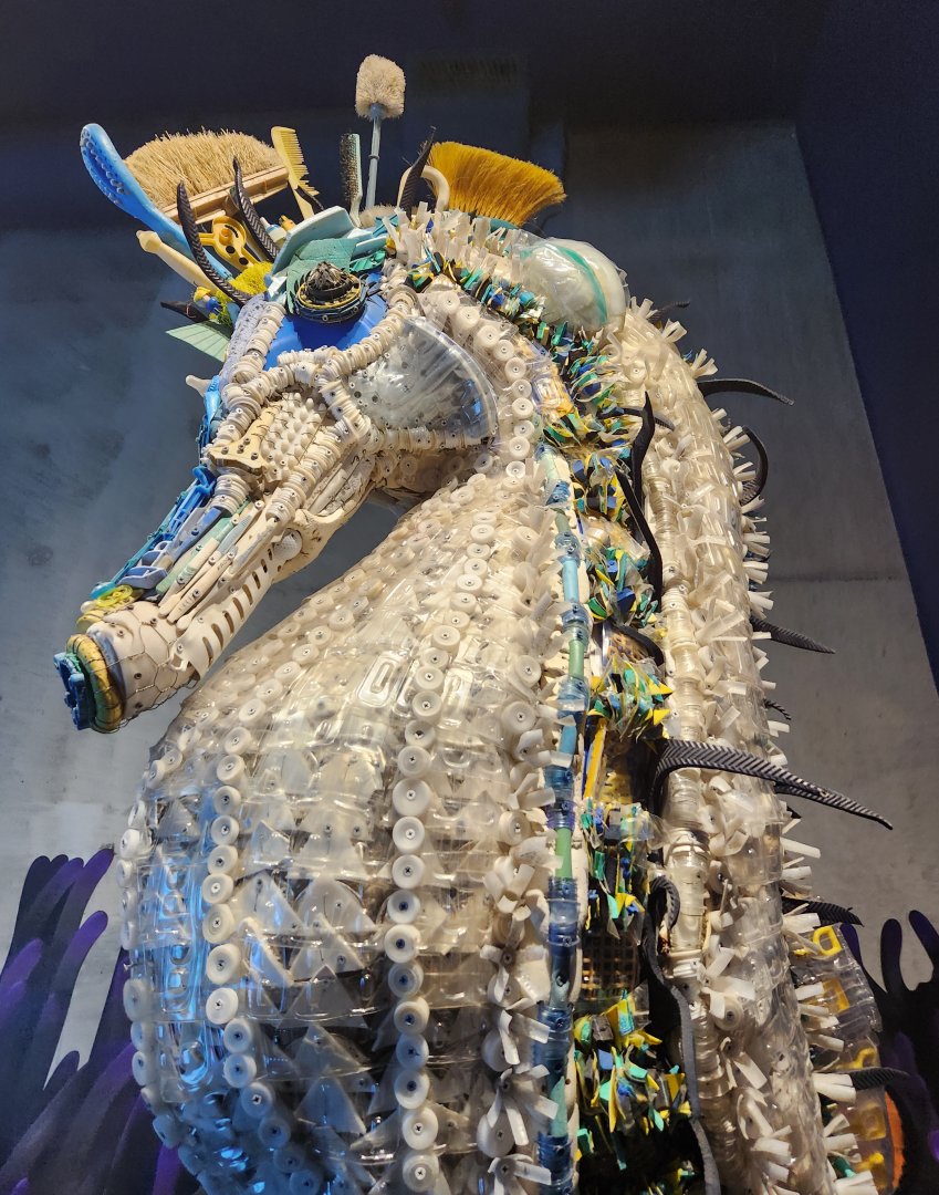 Tennessee Aquarium - Stella, the creepy plastic seahorse