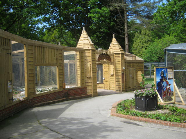 Terry Pratchetts Owl Parliament new aviaries 2017