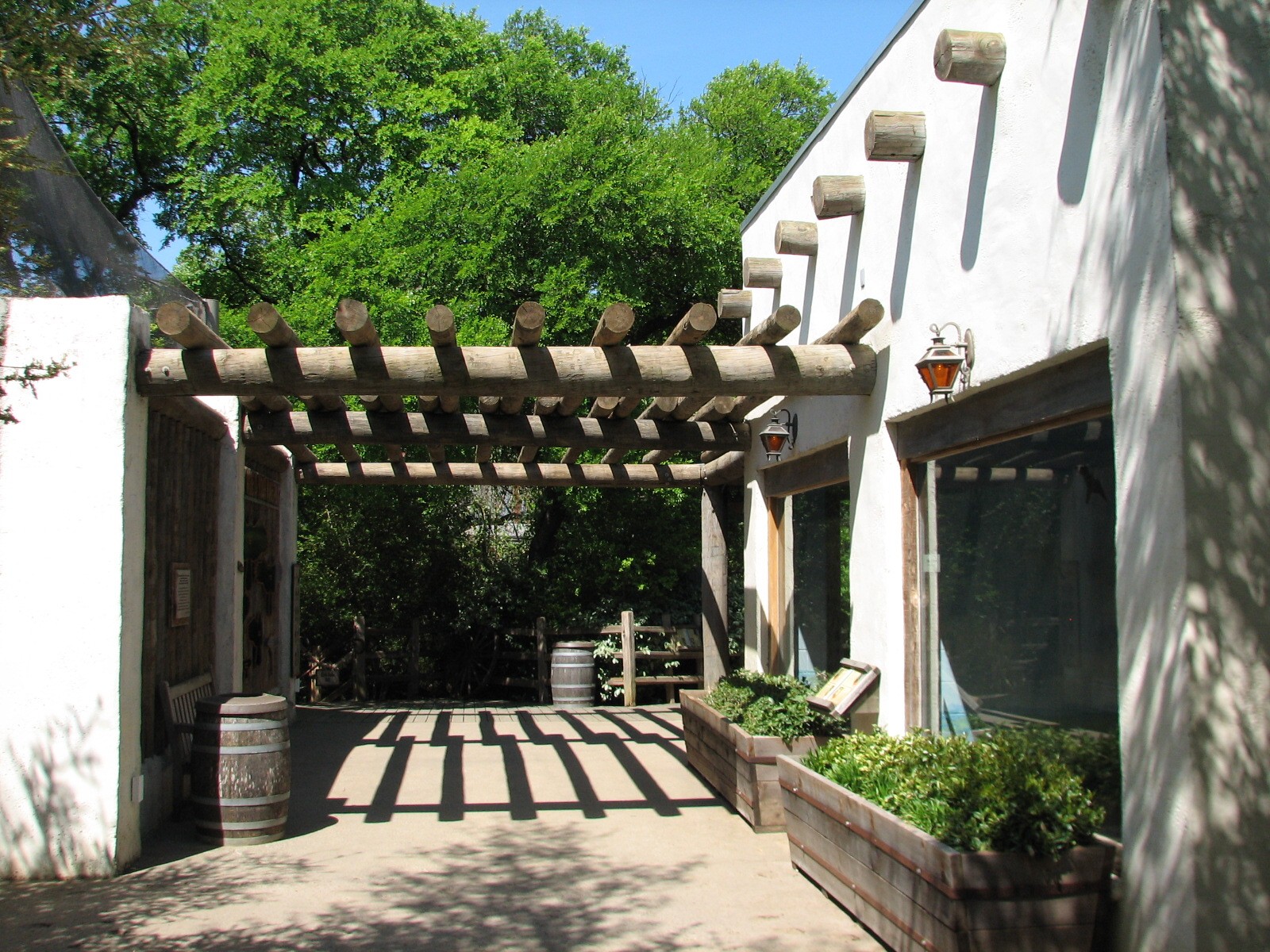 Texas Wild! - Brush Country - Birds of Prey Exhibit Building