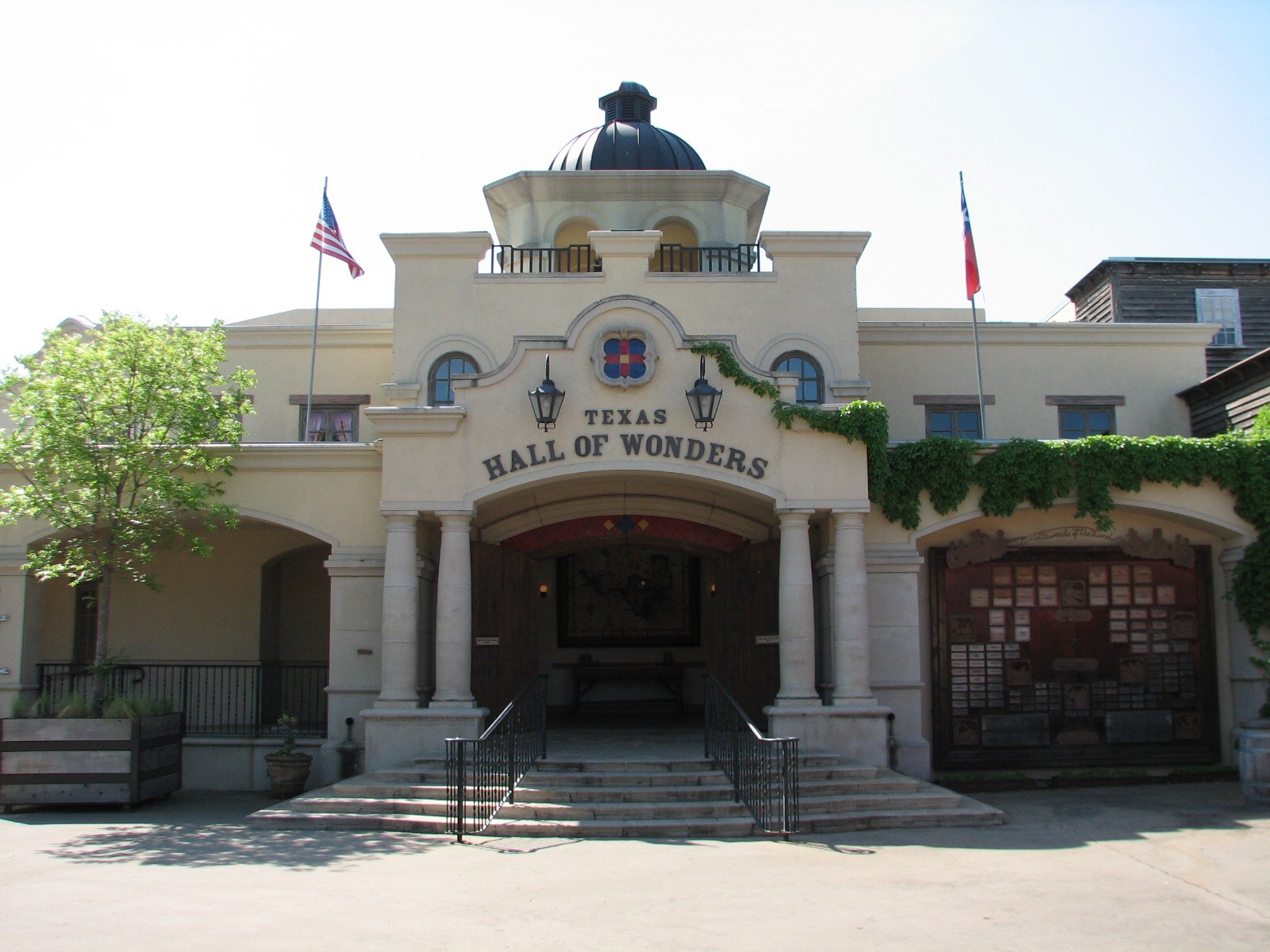 Texas Wild! - Texas Town - Hall of Wonders Exterior