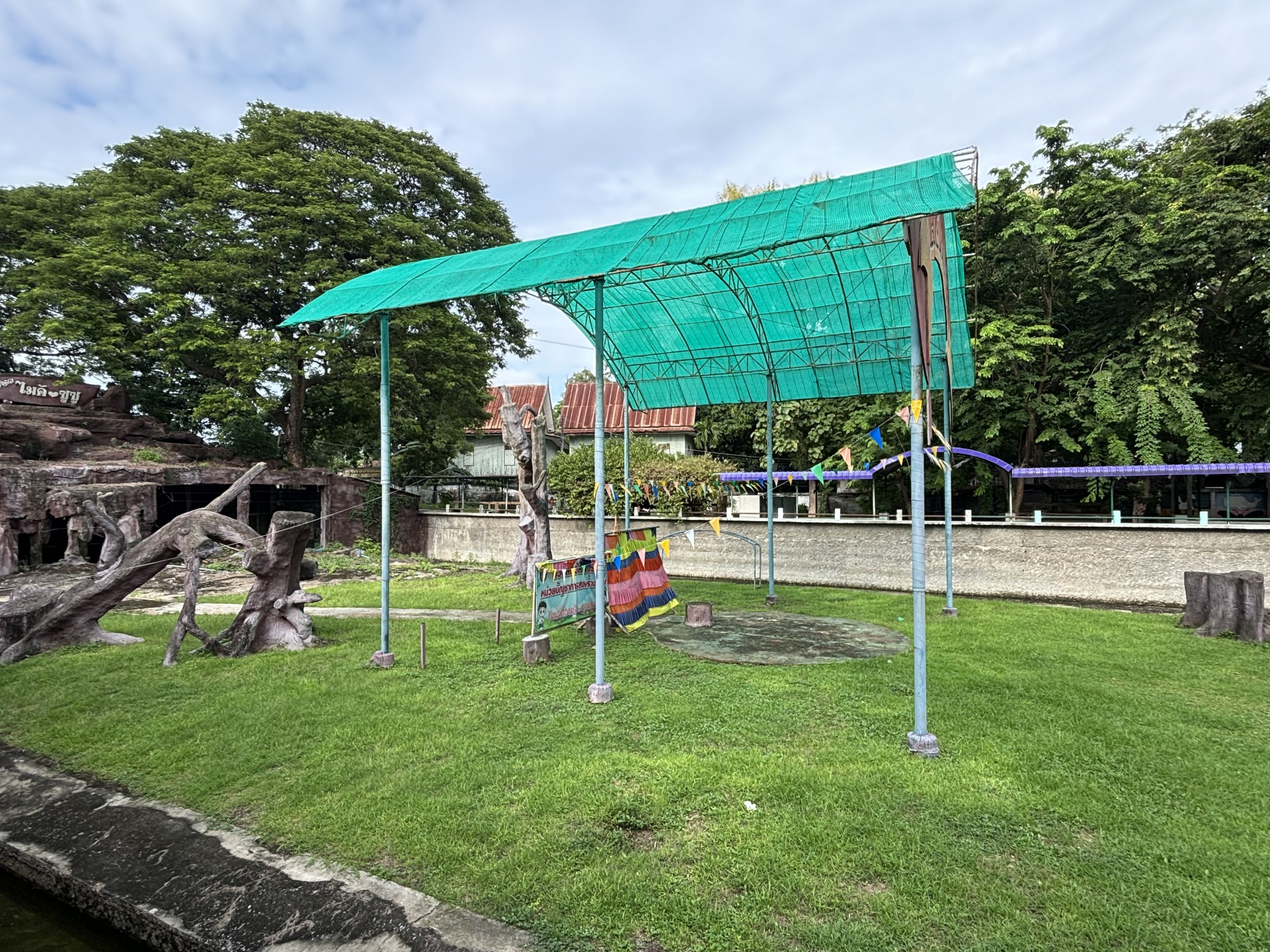 The Big Monkey Show - Lopburi Zoo