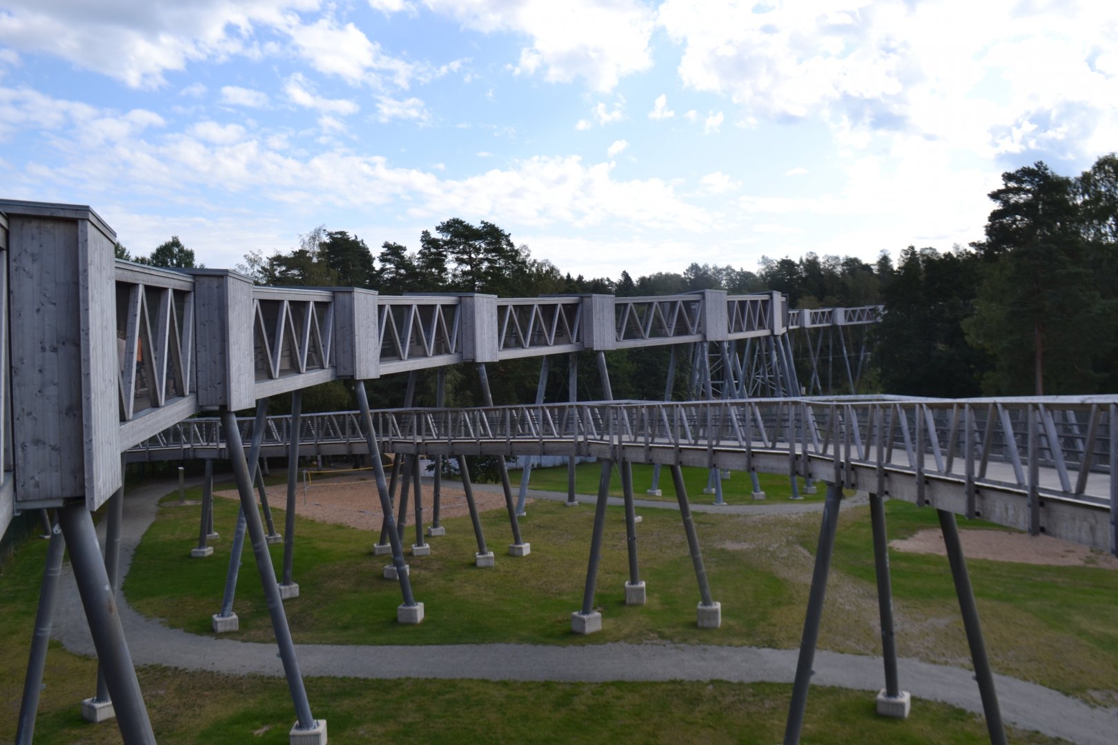 The bridge leading from the entrance directly up to the savannah