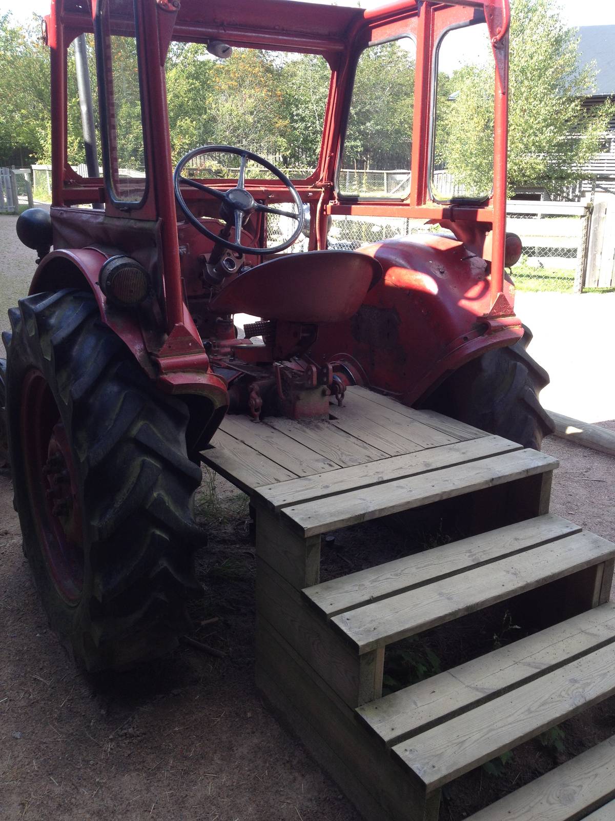 The Farm - Do you want to drive tractor?